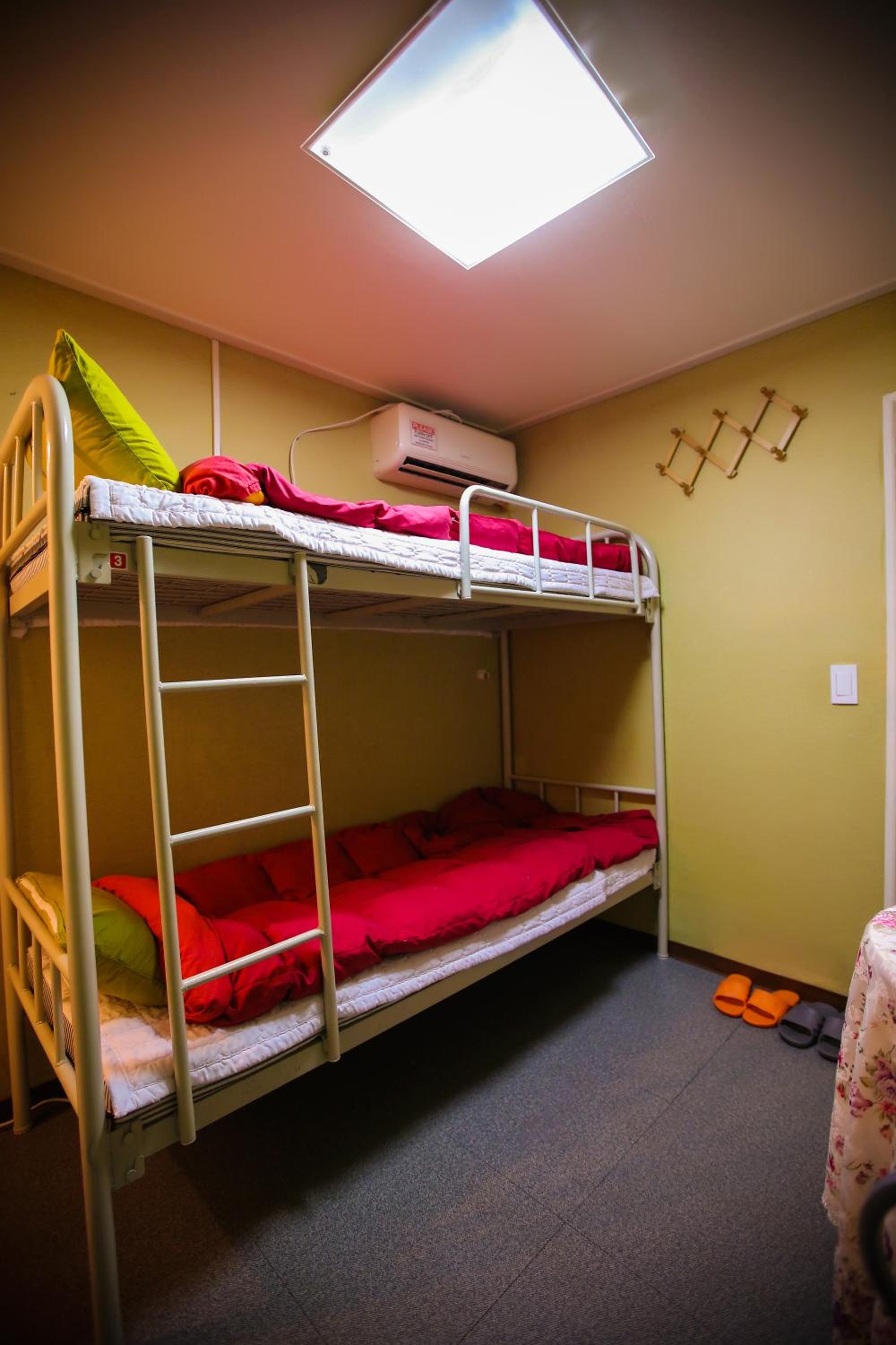 Twin Room - Photo 16