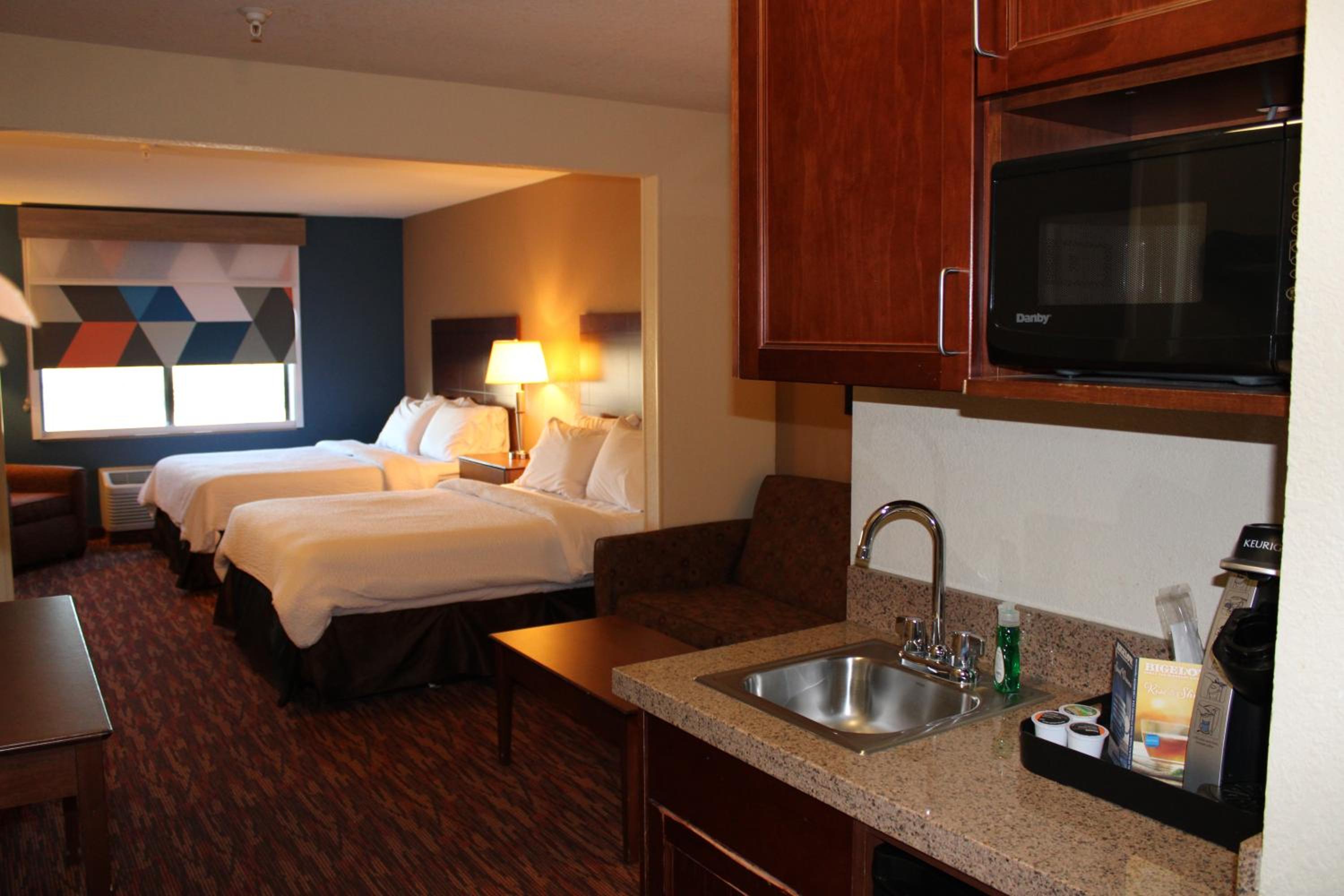 Queen Suite with Two Queen Beds and Sofa Bed - Photo 1