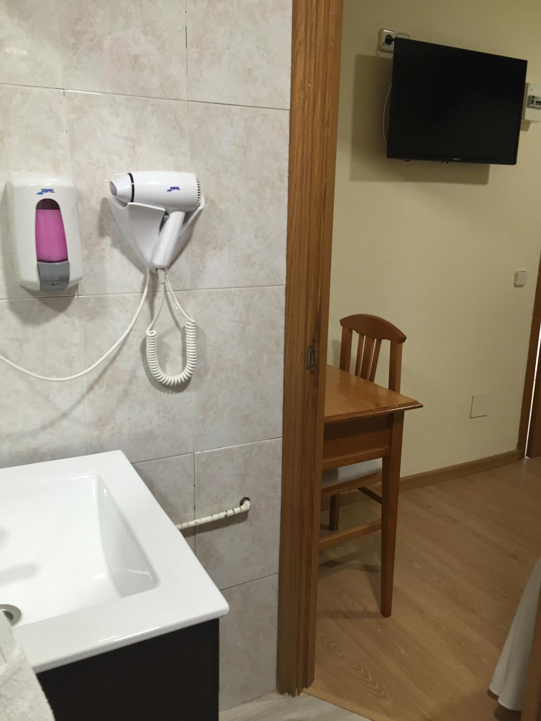 Double Room - Photo 7