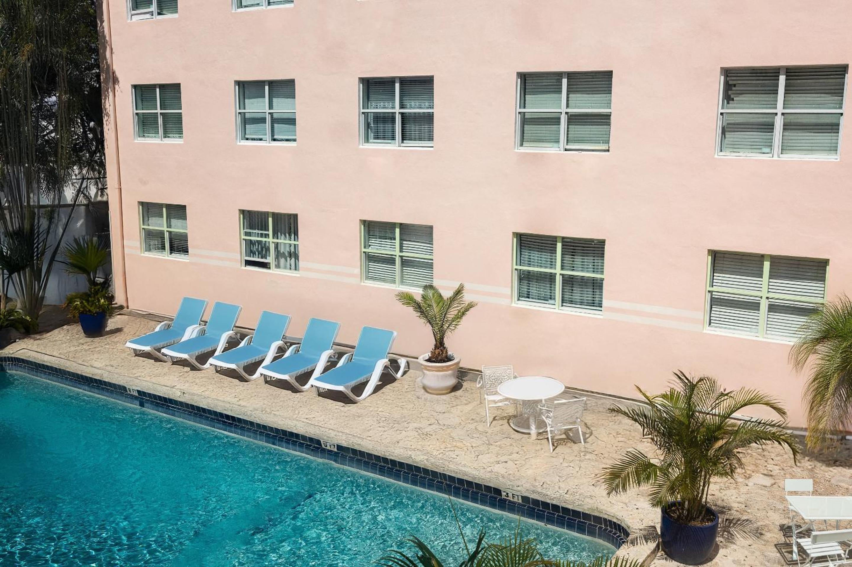  King Bedroom Pool View - Photo 6