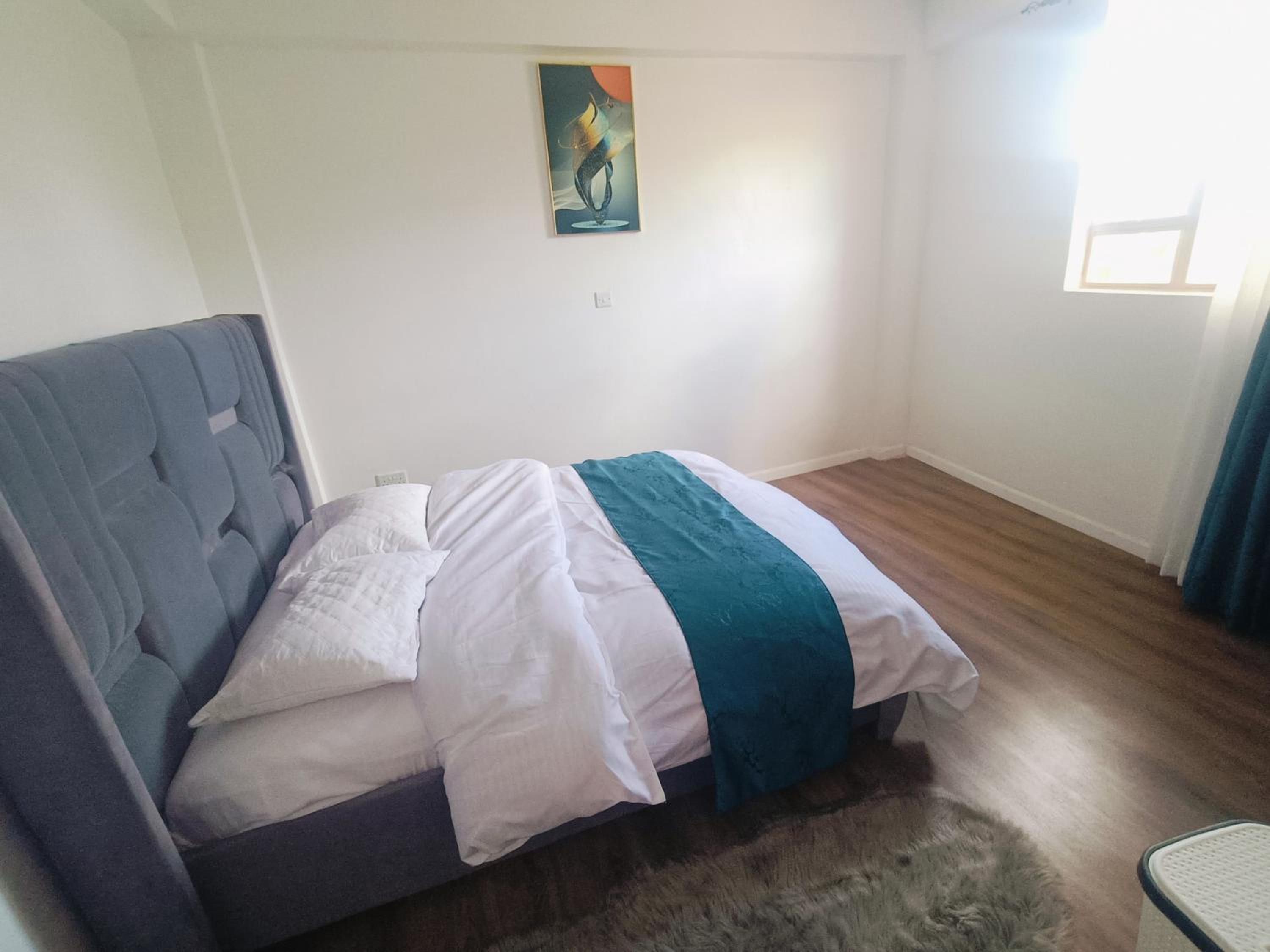Three-Bedroom Apartment with View - Photo 6