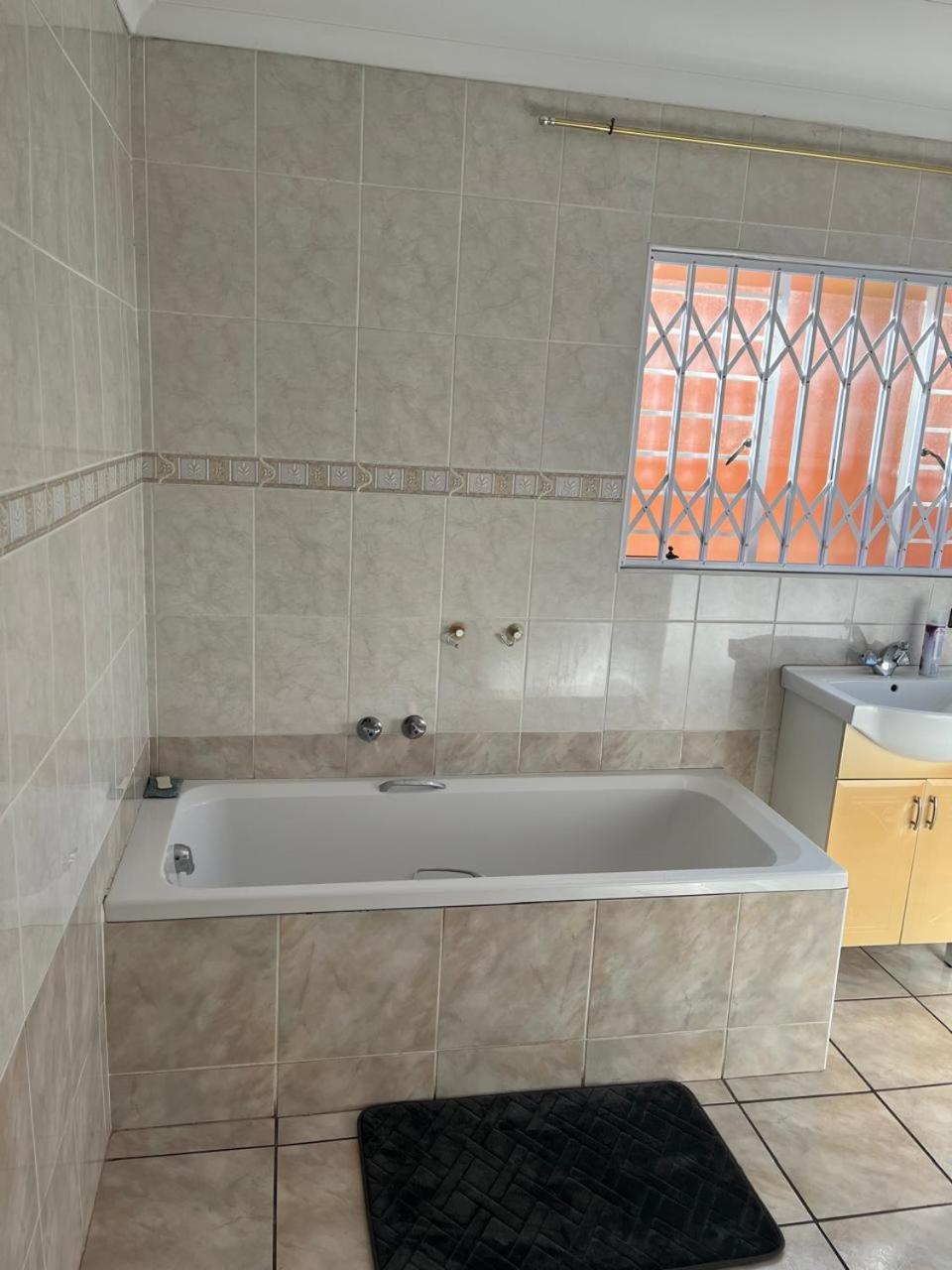 Double Room with Shared Bathroom photo 2