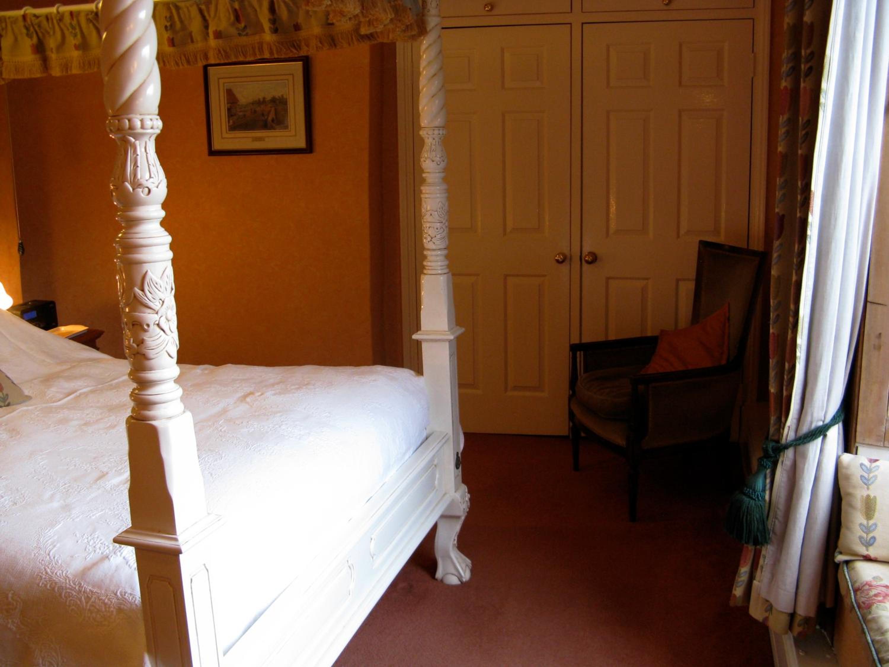 King Room with Four Poster Bed - Photo 5