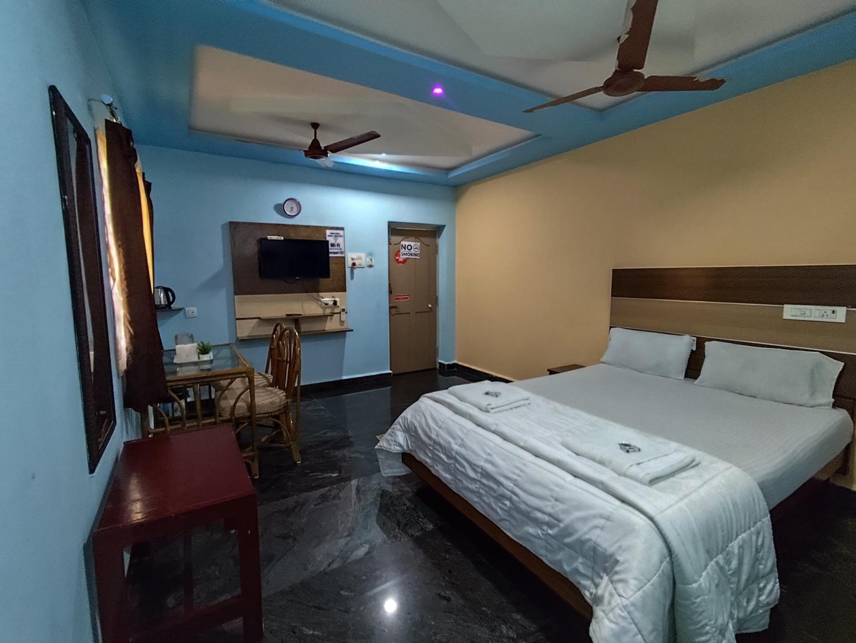 Budget Double Room - Photo 2