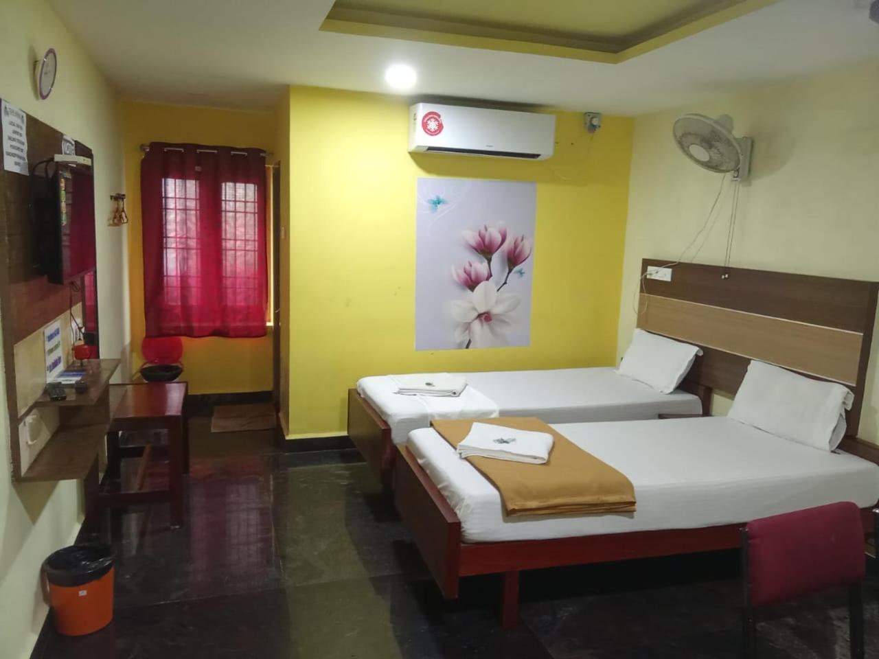Deluxe Twin Room photo 2