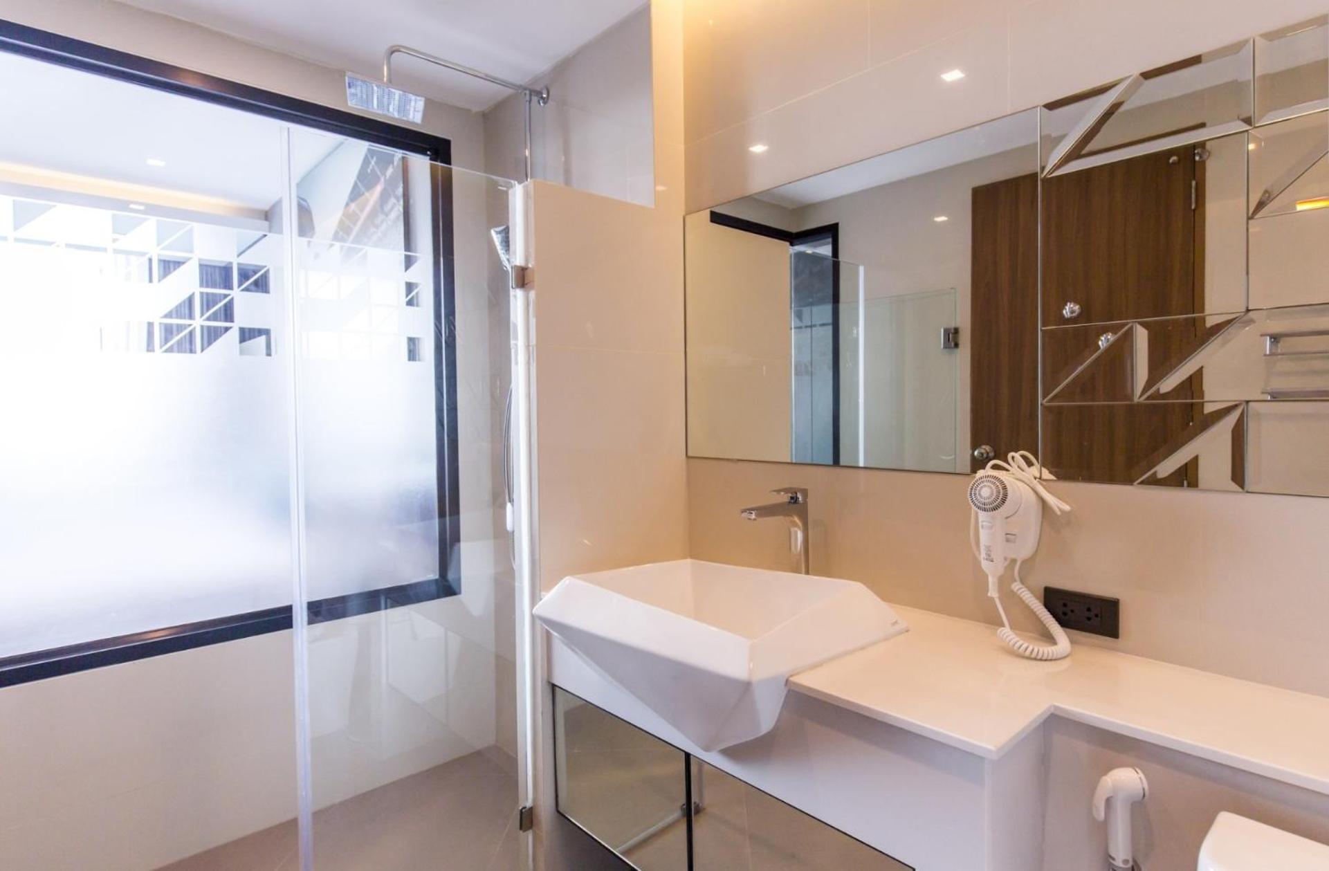 Deluxe Double Room (2 Adults + 1 Child) photo 1