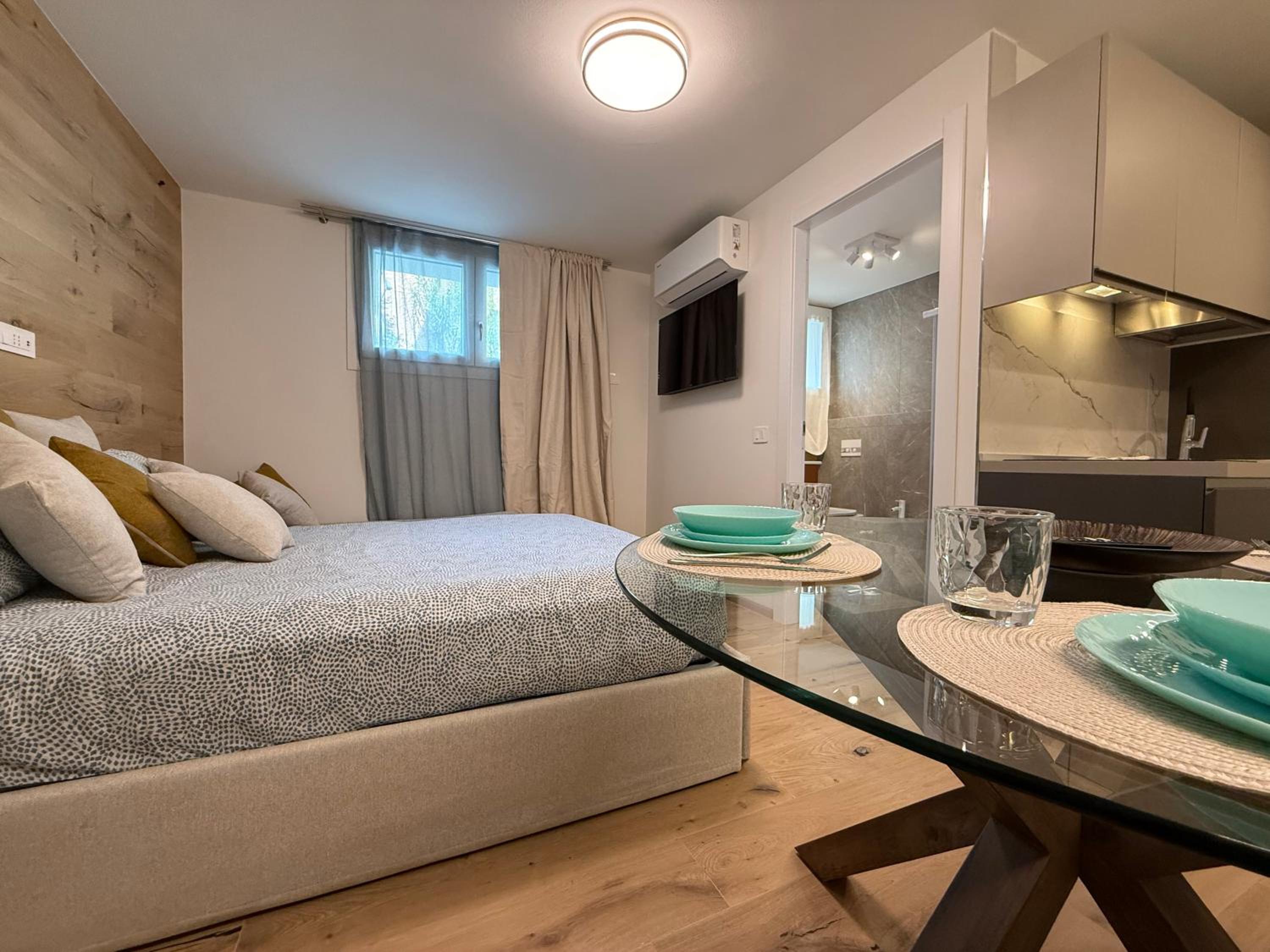 One-Bedroom Apartment