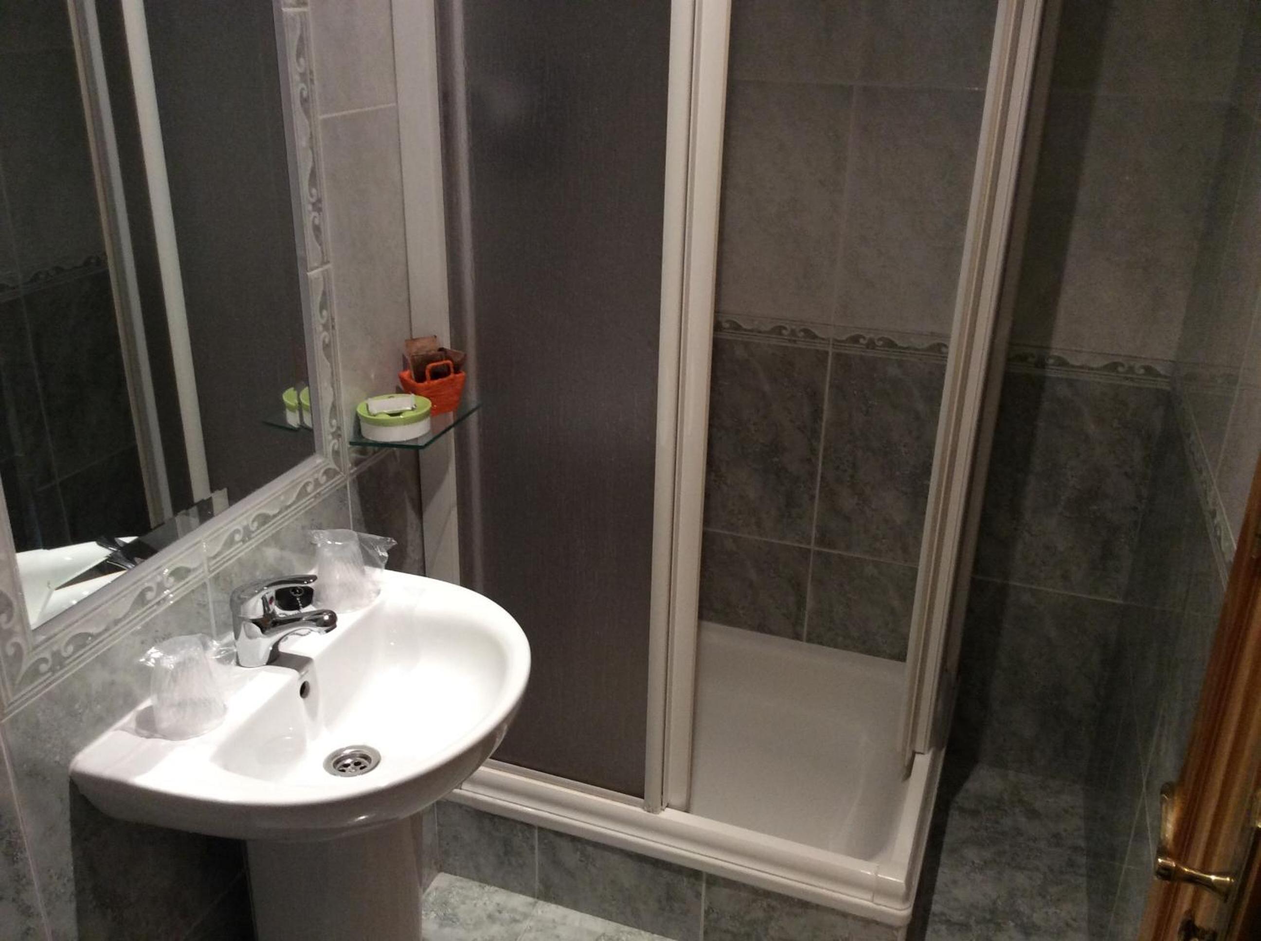 Double Room - Photo 6