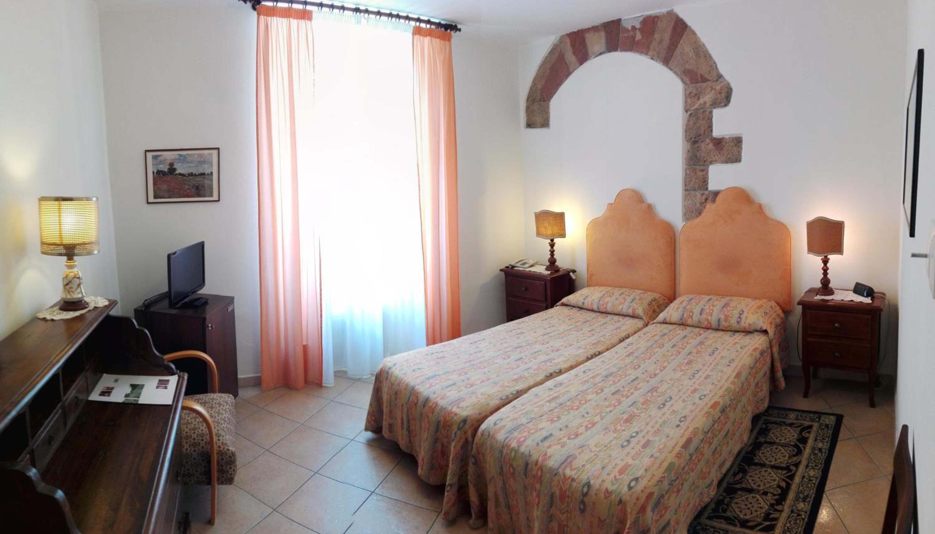 Standard Double/Twin Room photo 2