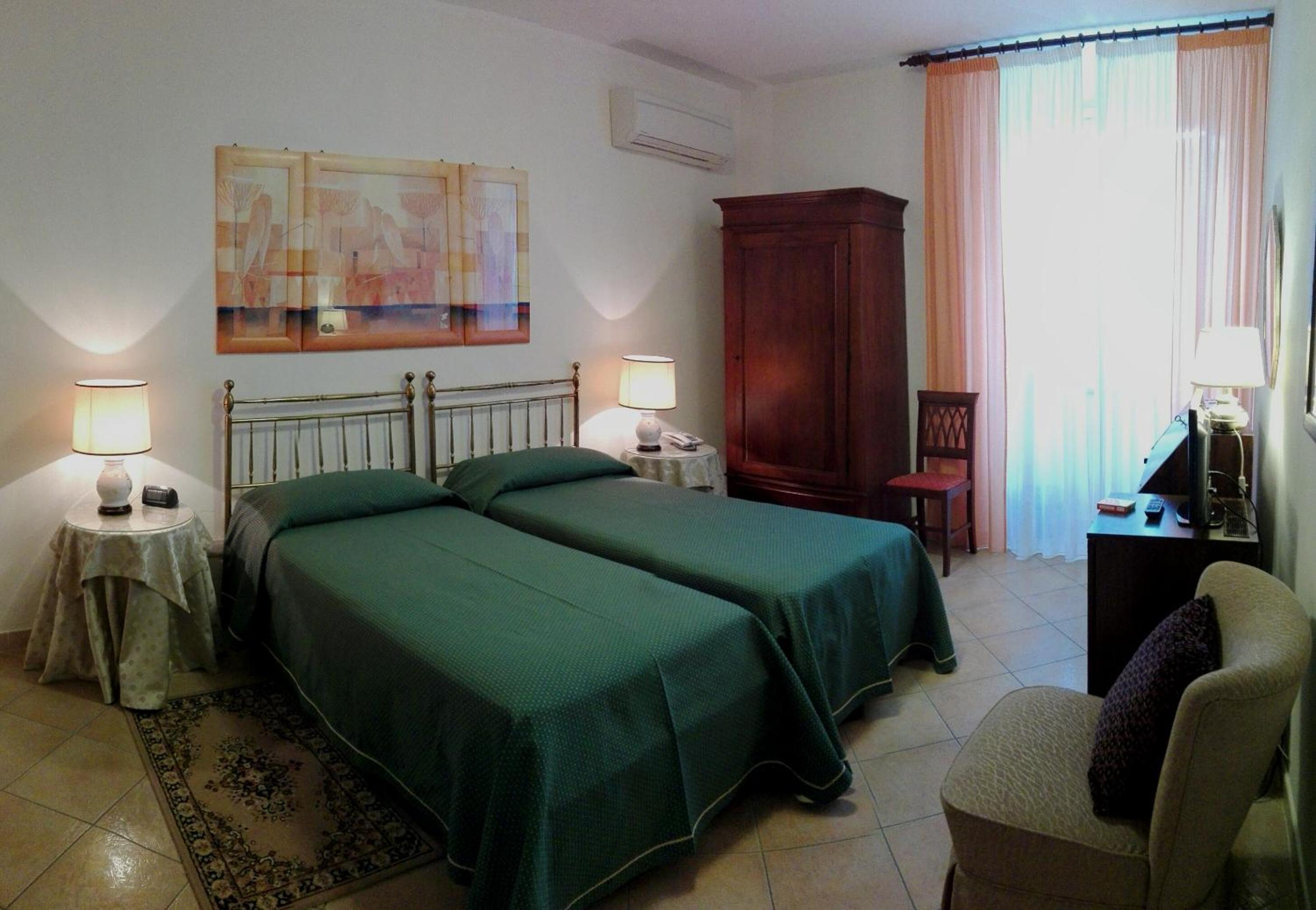 Standard Double/Twin Room photo 1