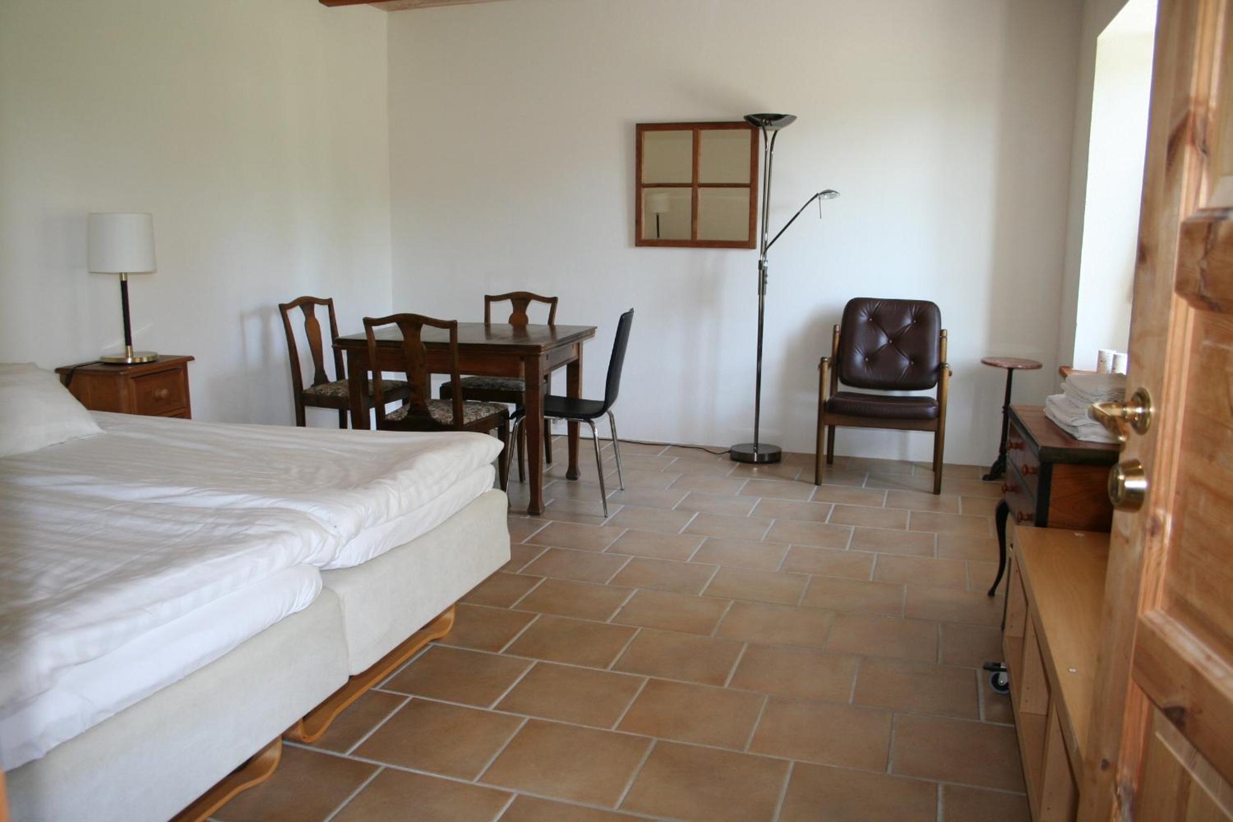 Economy Twin Room with Shared Bathroom photo 1