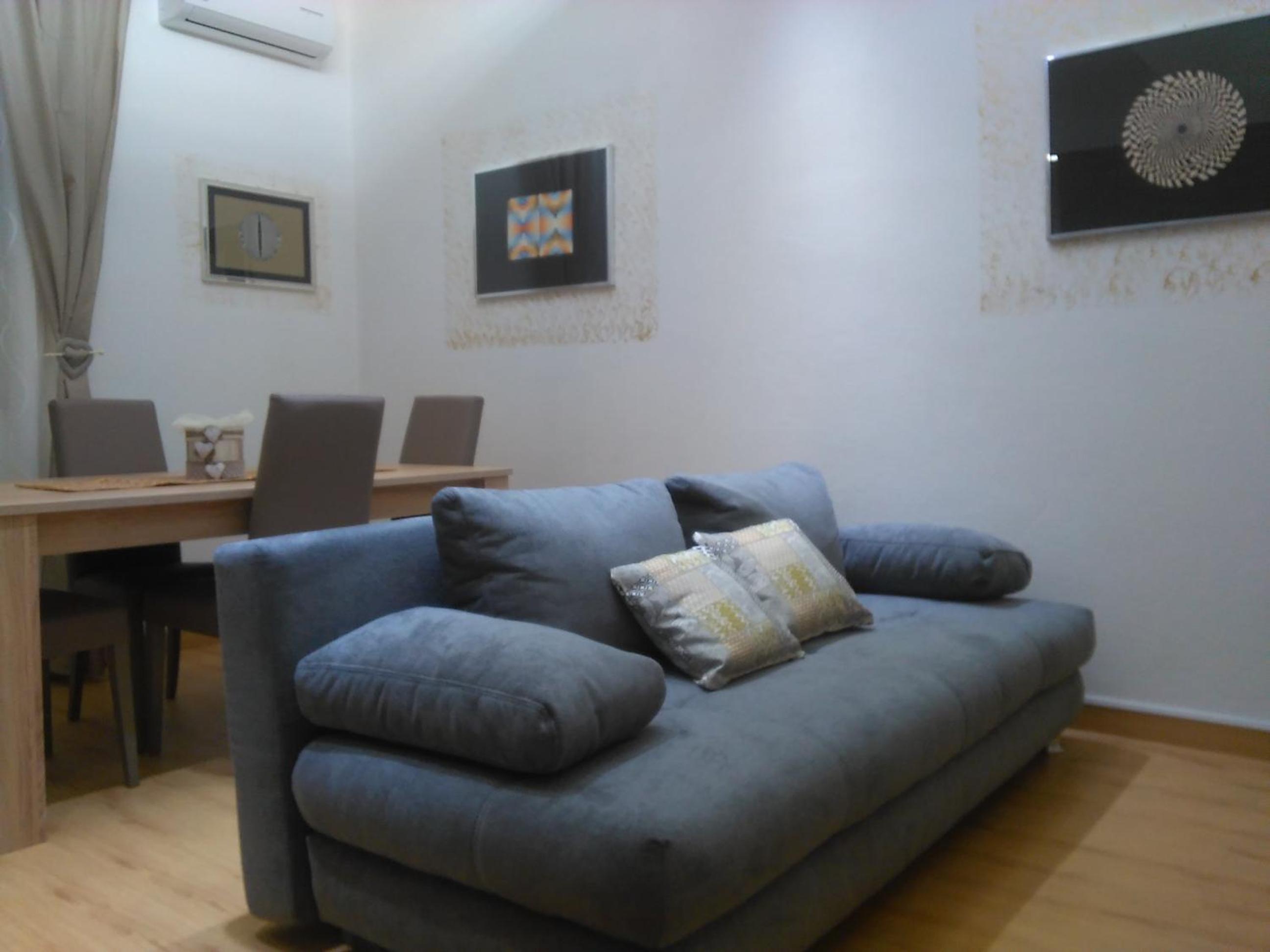 One-Bedroom Apartment photo 3