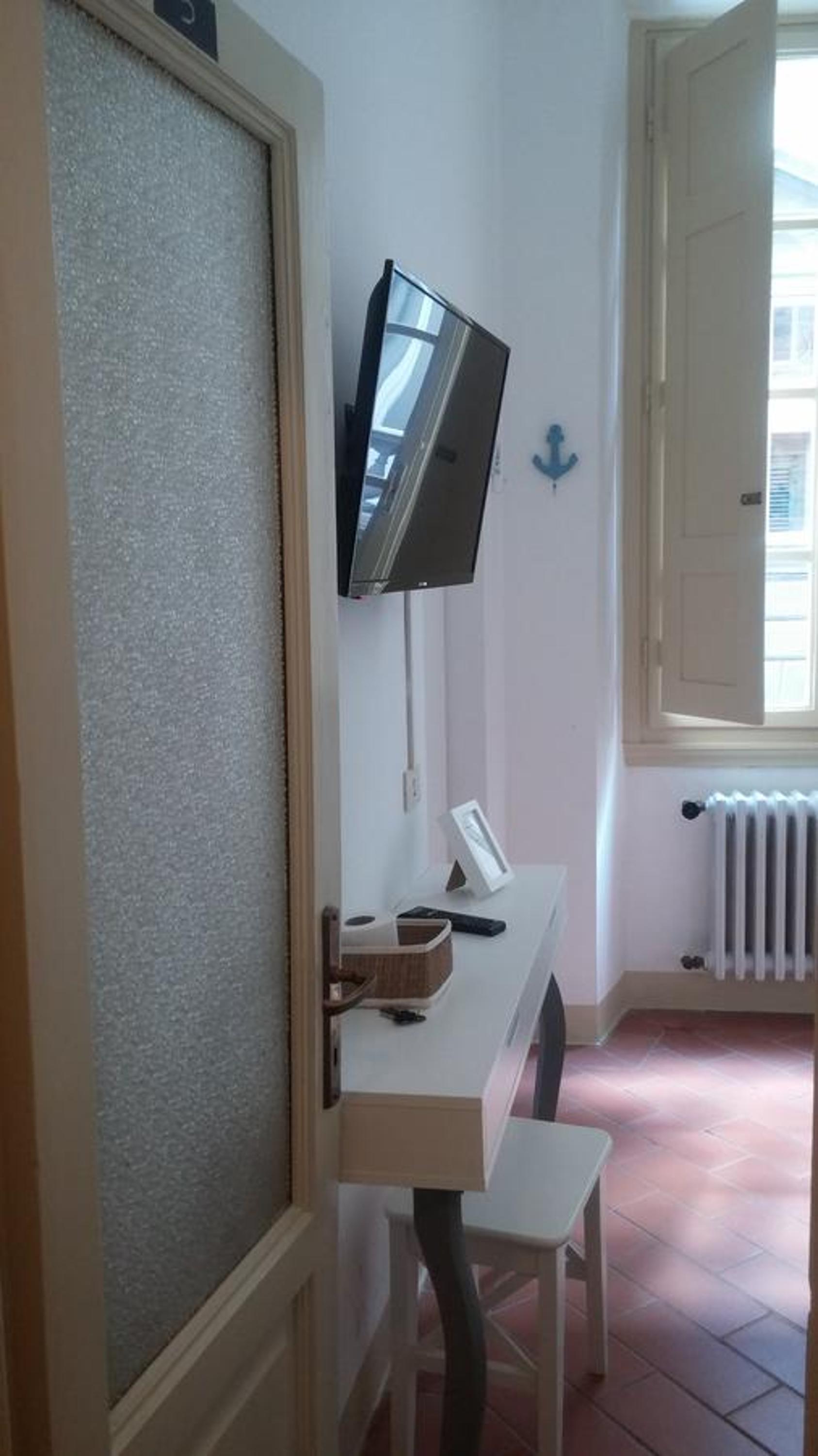 Single Room with Shared Bathroom photo 1