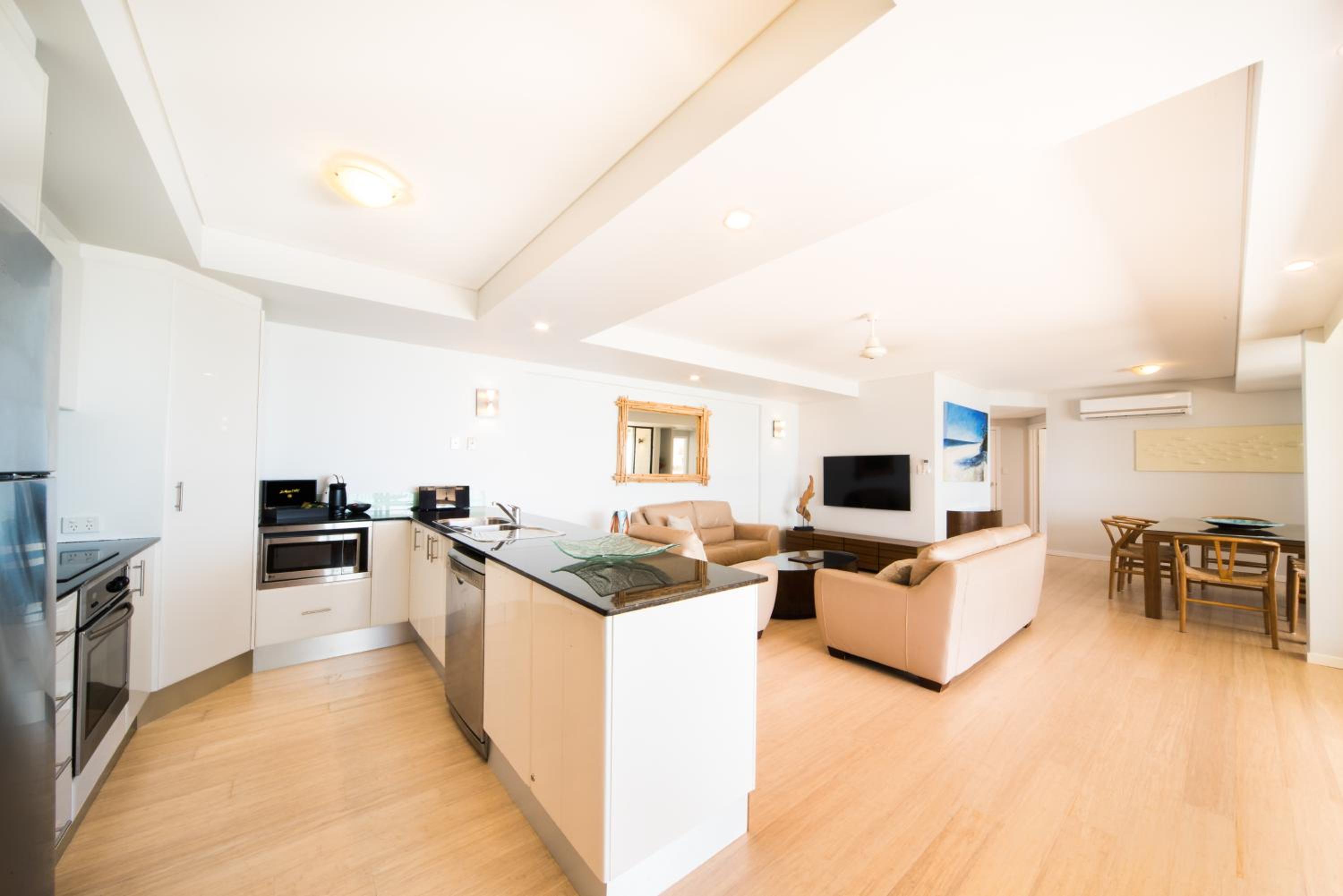 Three Bedroom Seaview Sub-penthouse apartment
