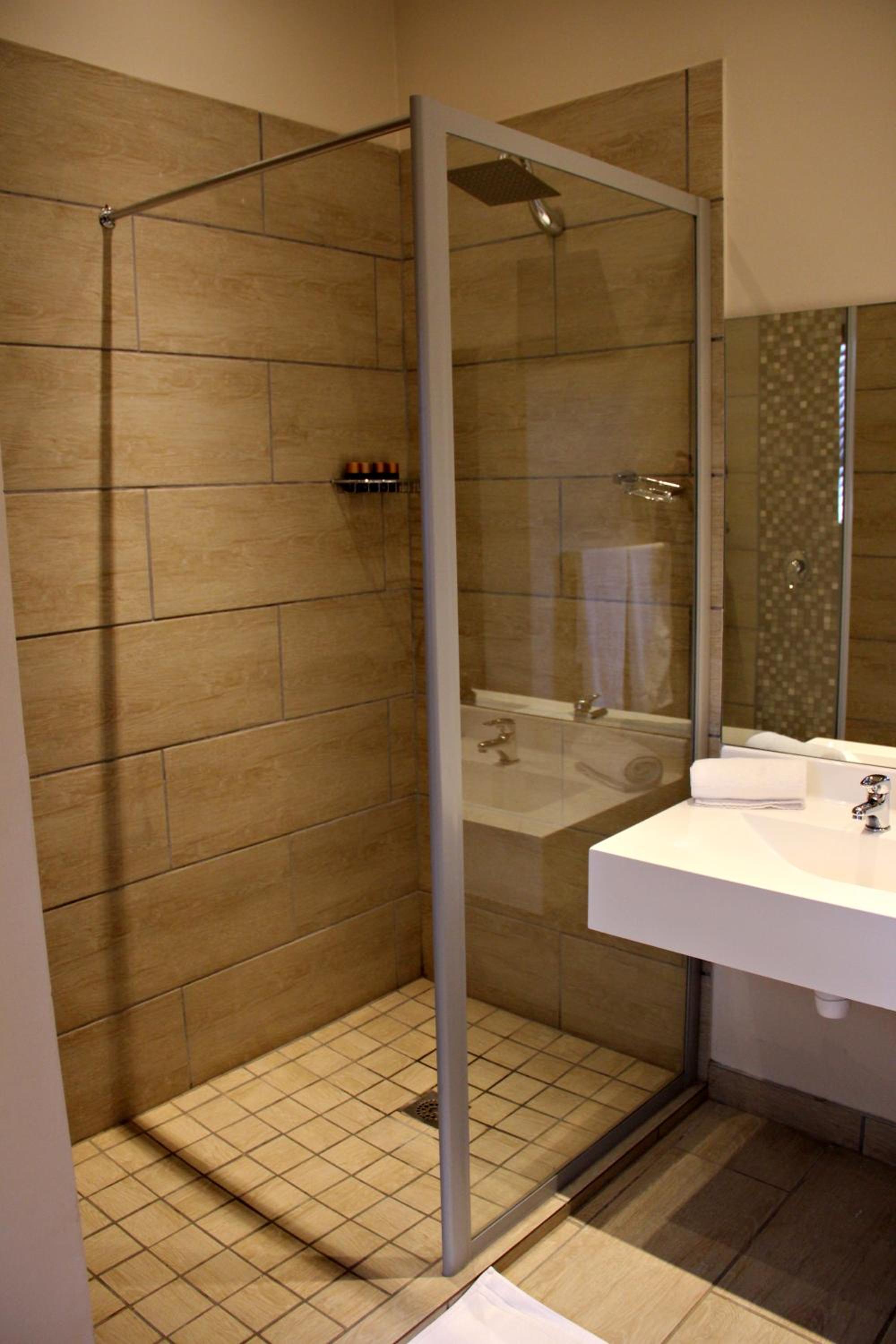 Deluxe Double Room with Shower - Photo 6