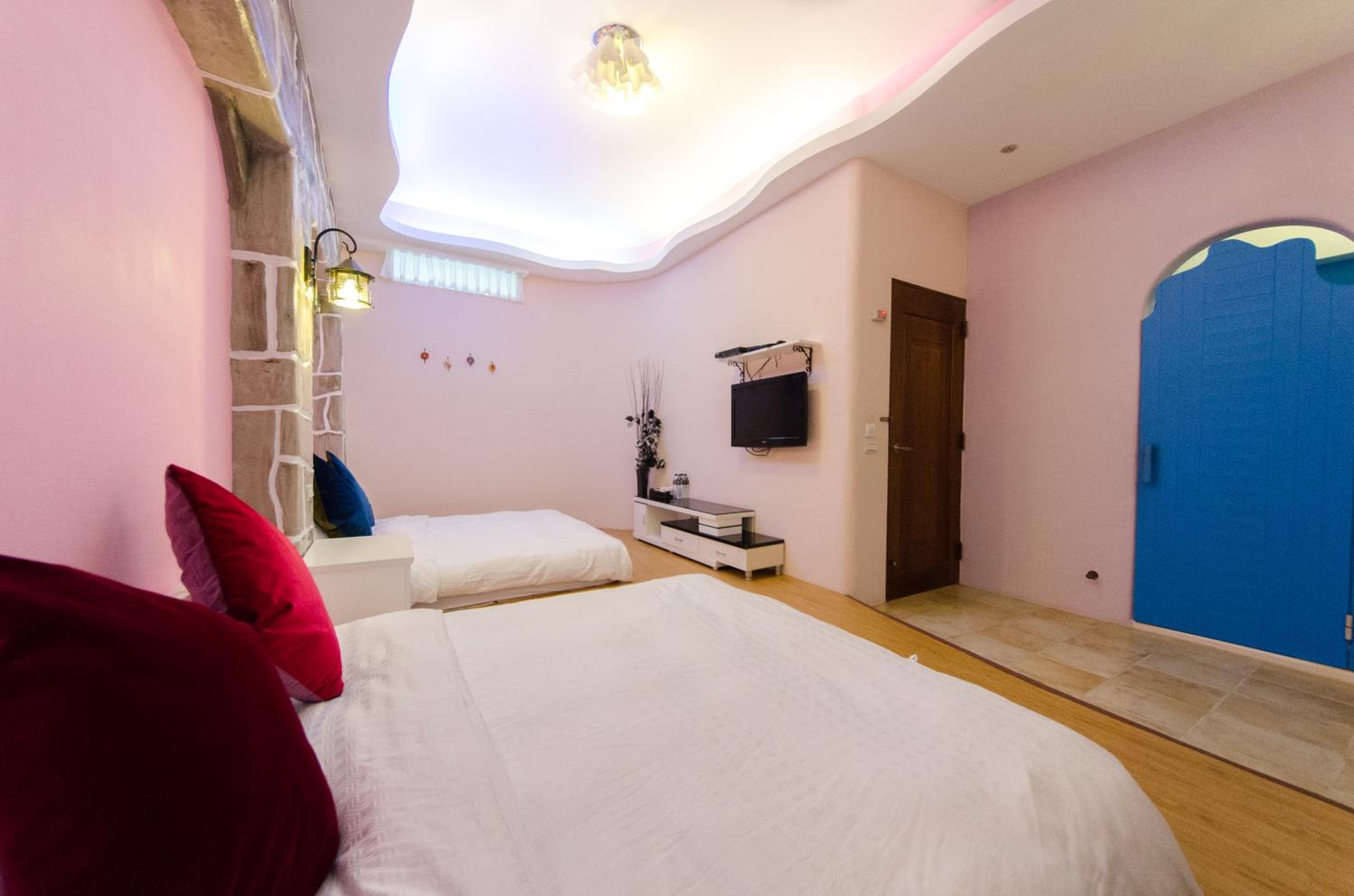 King Room with Two King Beds photo 3