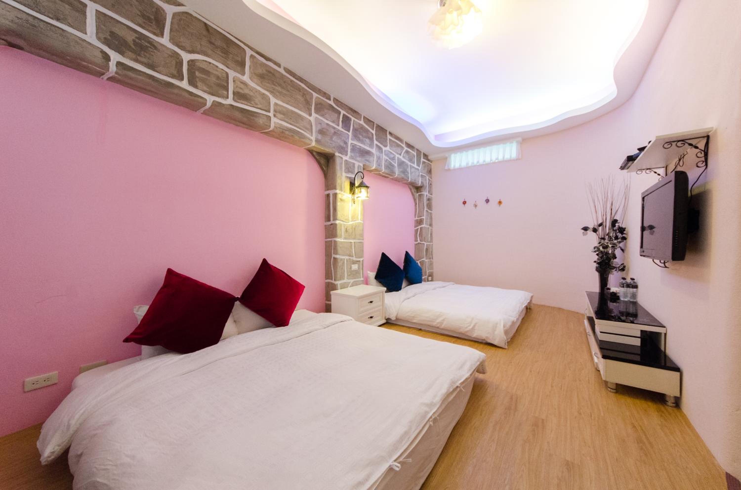 King Room with Two King Beds photo 2