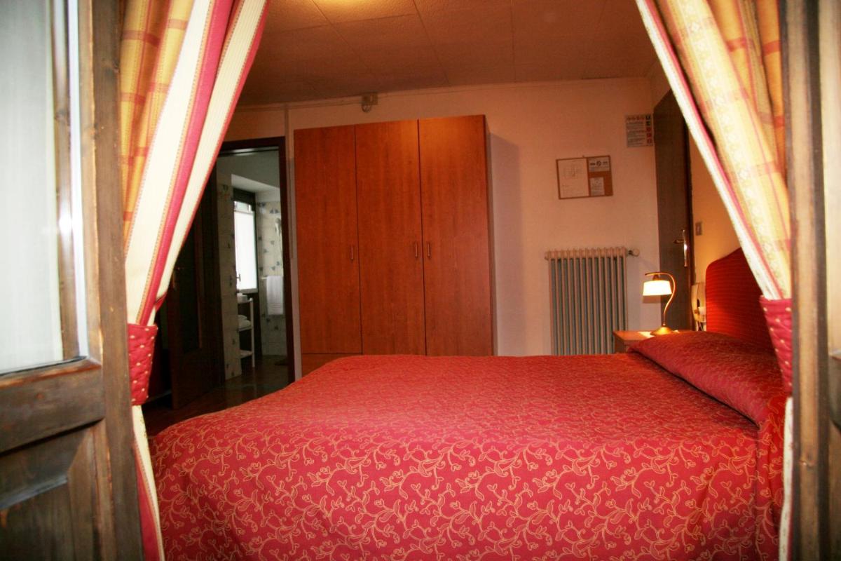 Standard Double or Twin Room photo 2
