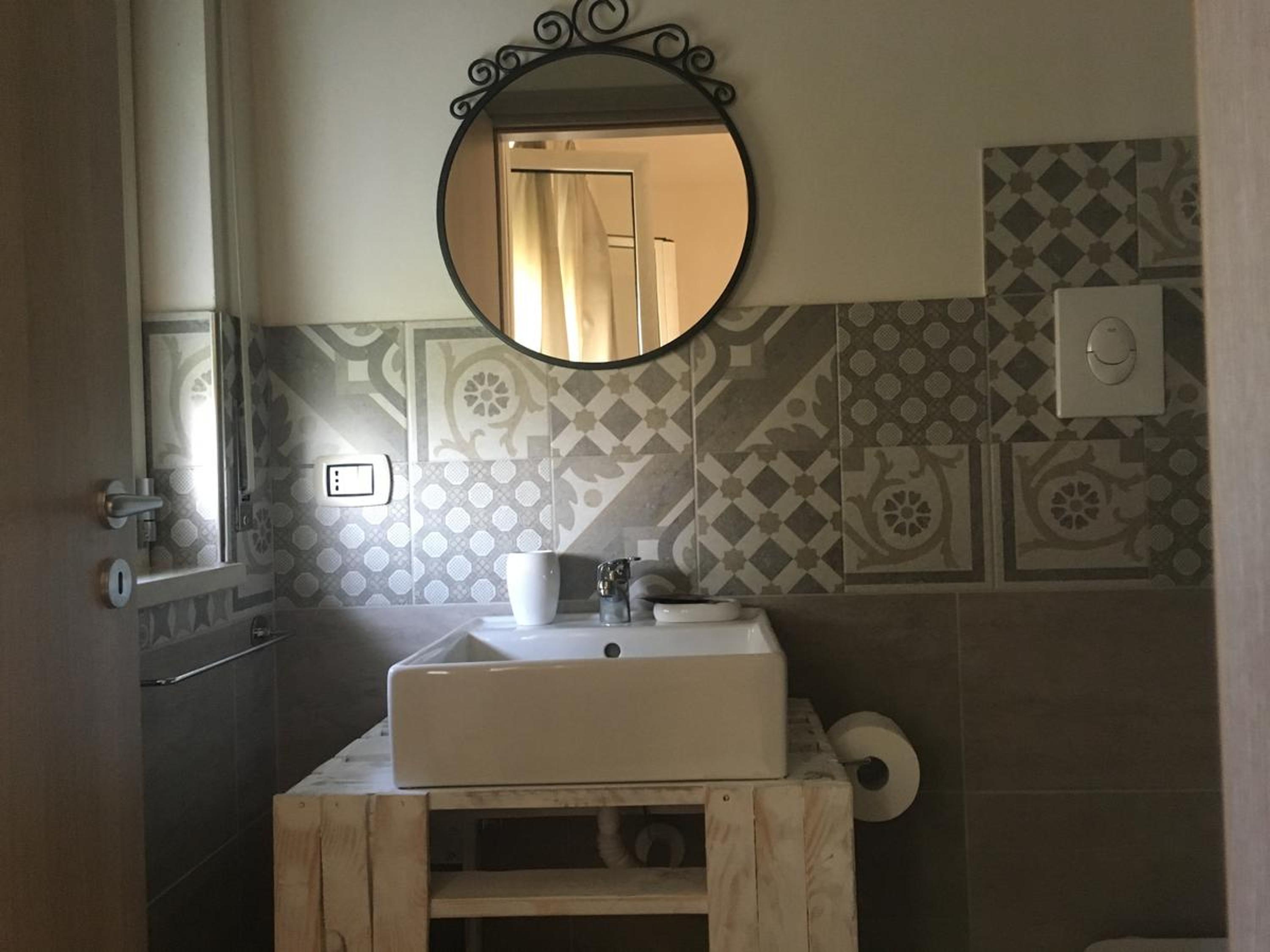 Family Room with Private Bathroom - Photo 23