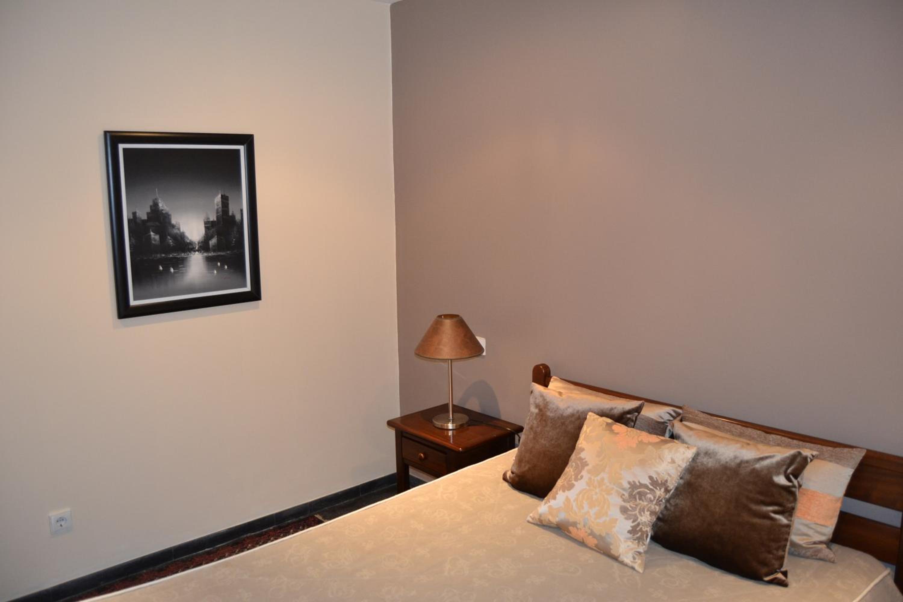 One-Bedroom House photo 1