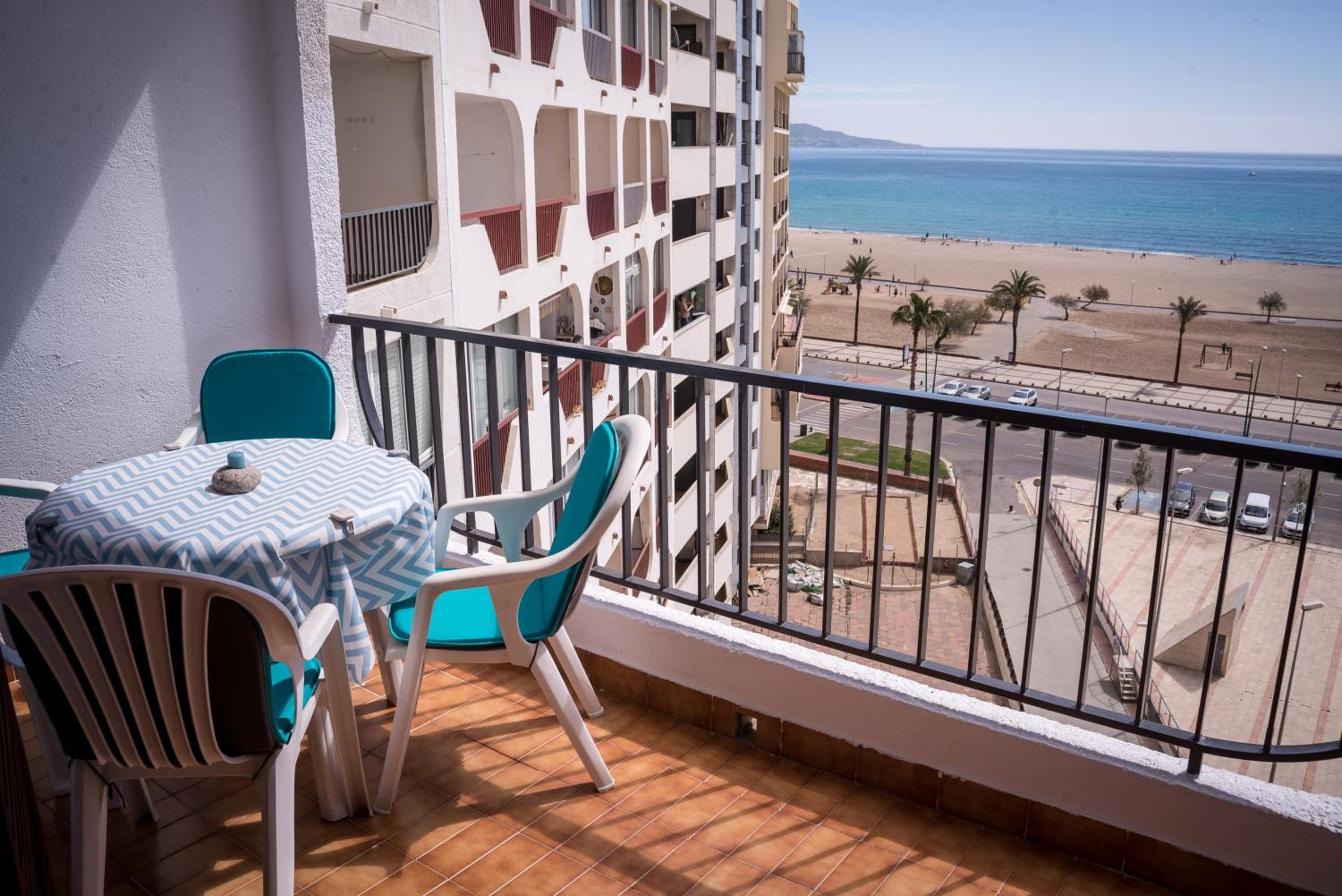 Apartment with Terrace - Photo 13