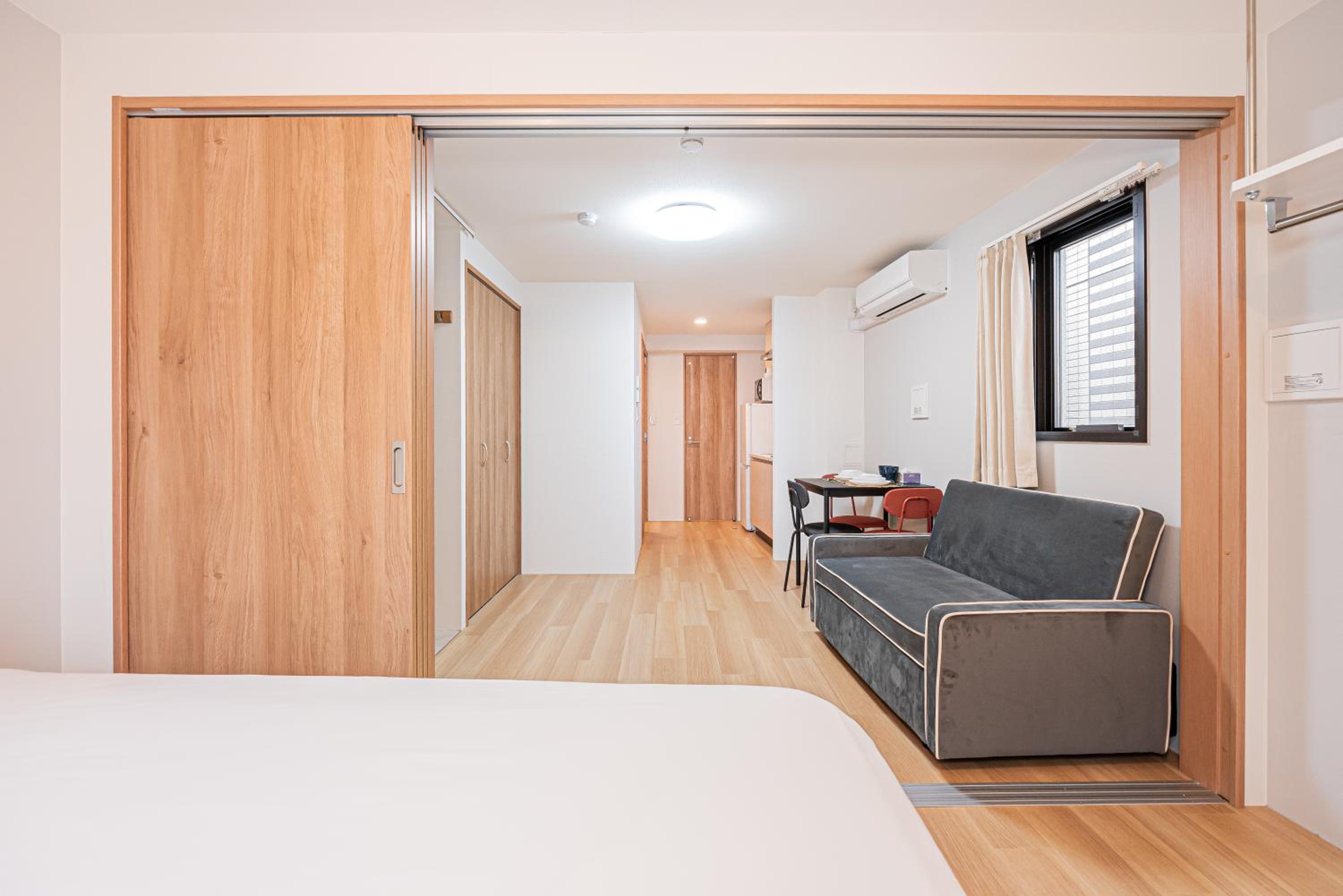 Deluxe One-Bedroom Apartment photo 3