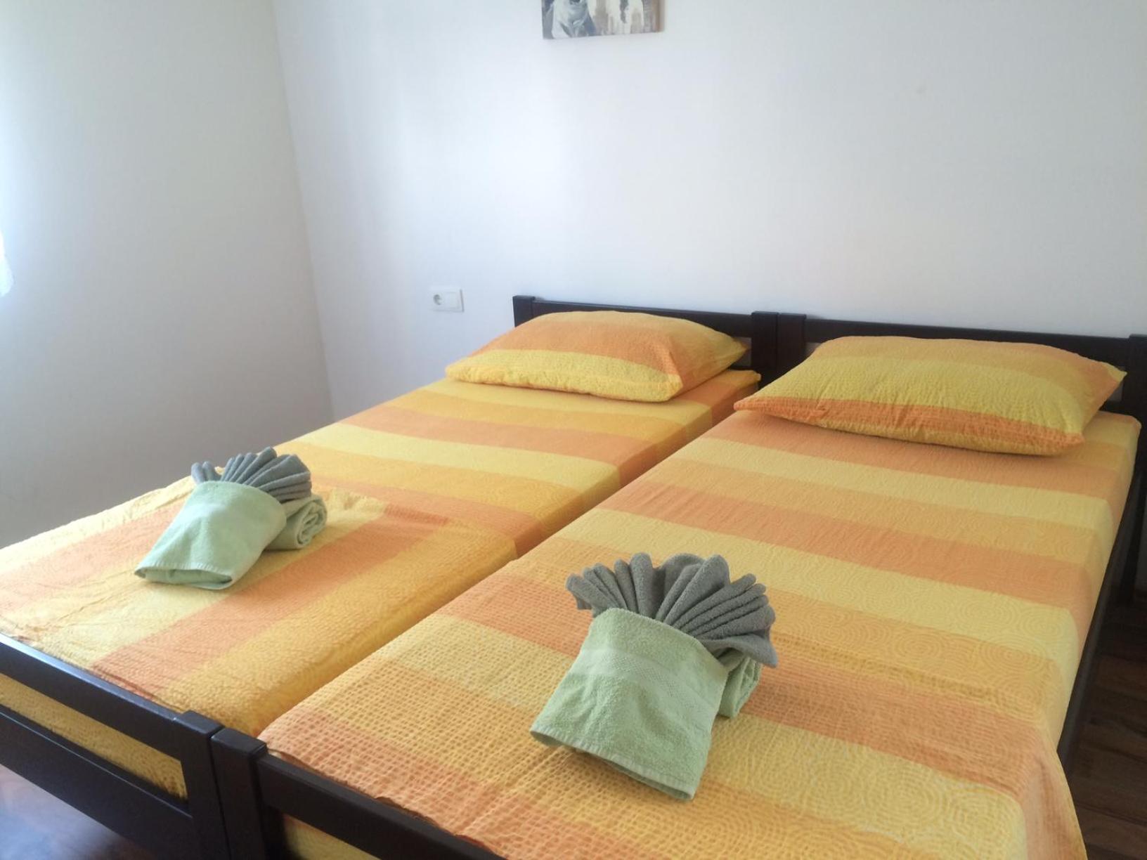 Studio Apartment - Photo 24