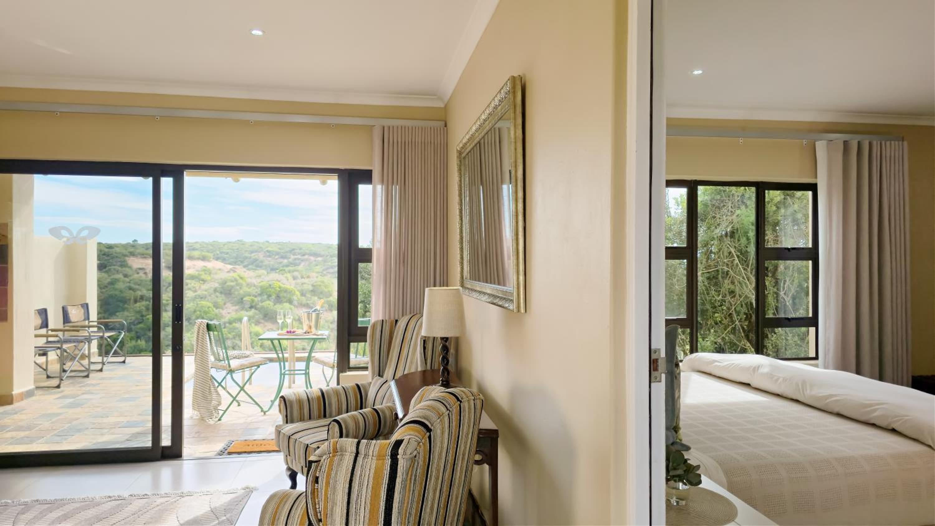 One-Bedroom Apartment with Pool View photo 2