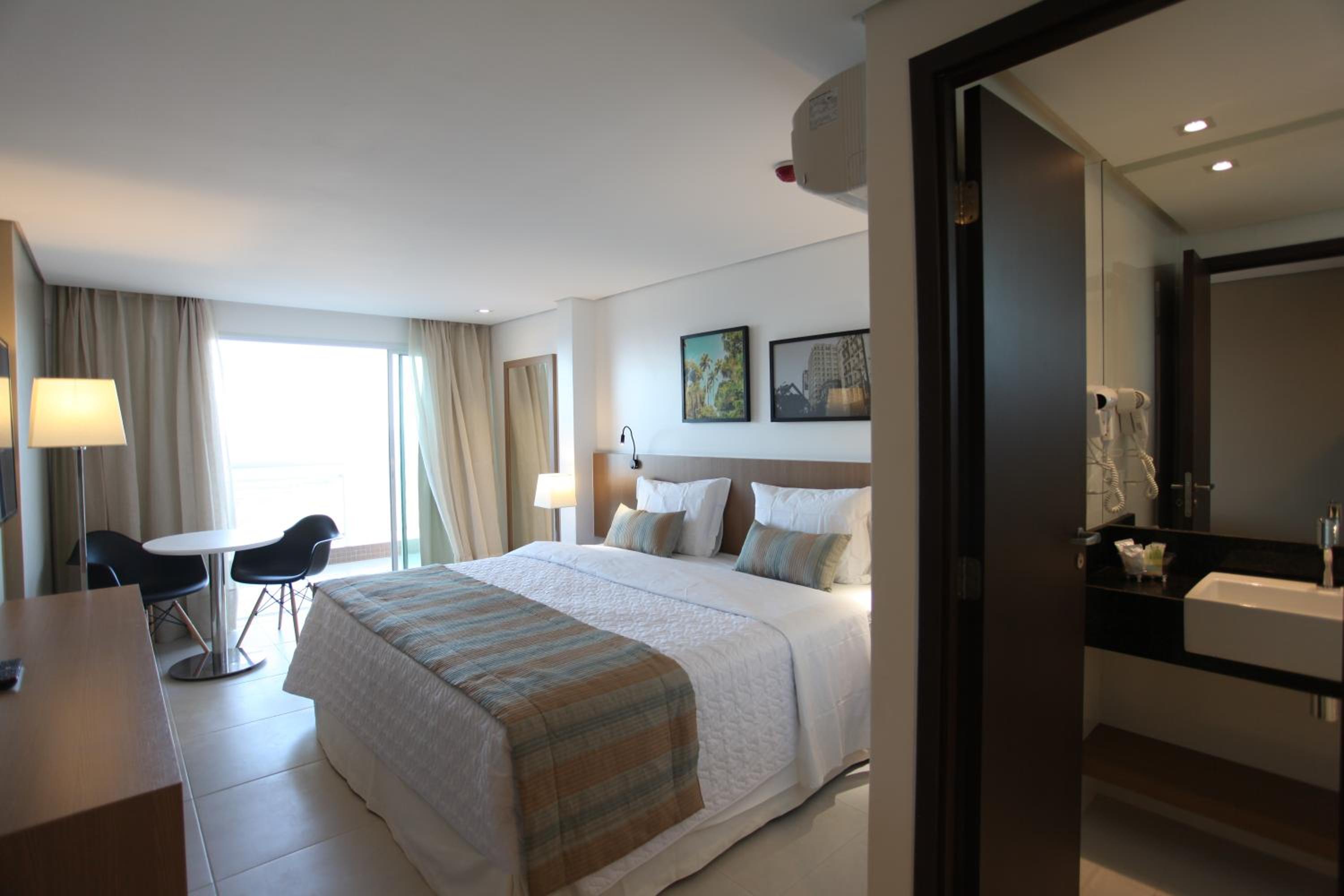 Deluxe Room with Sea View thumbnail 6