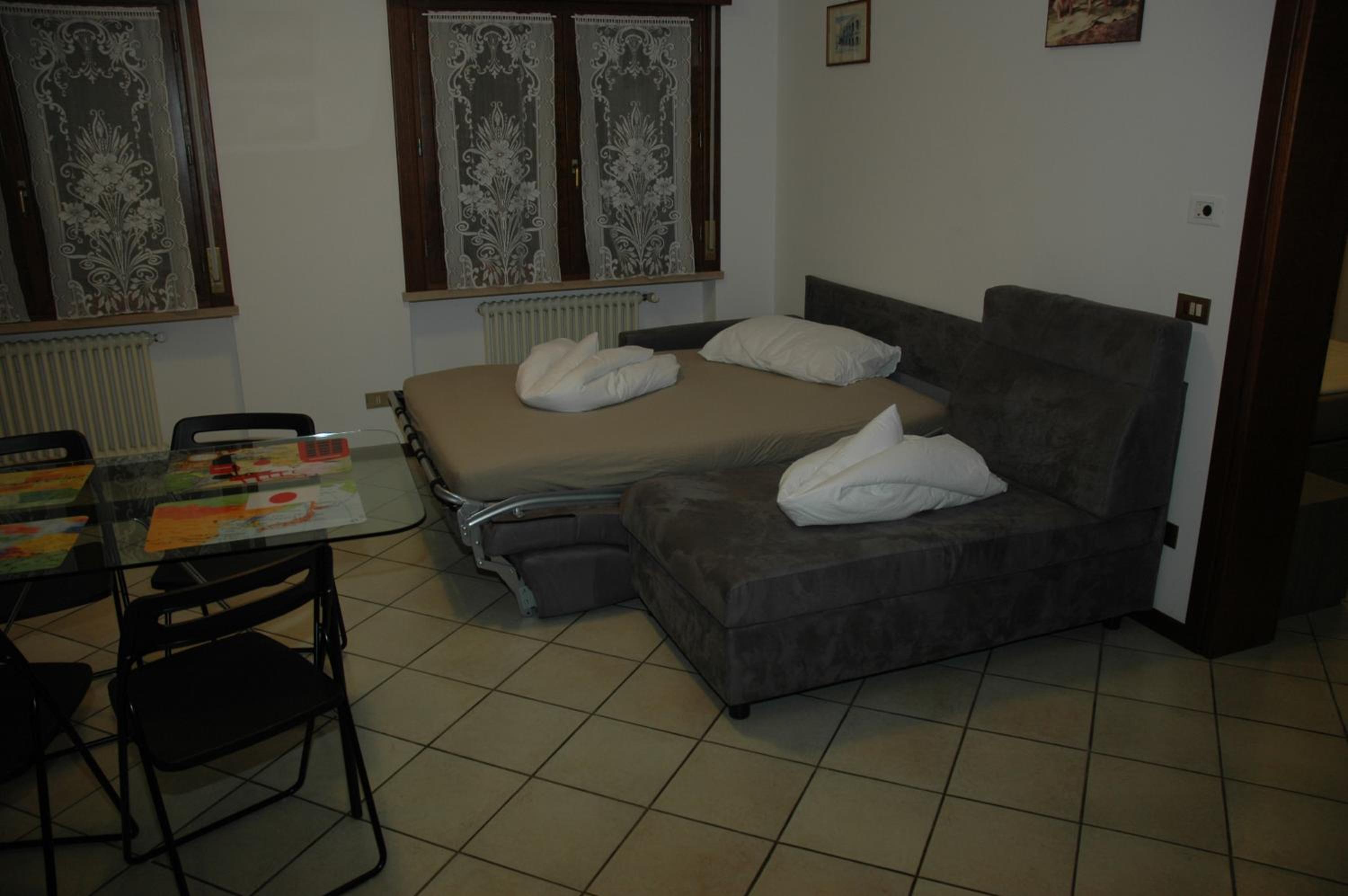 Two-Bedroom Apartment with Mountain View photo 2