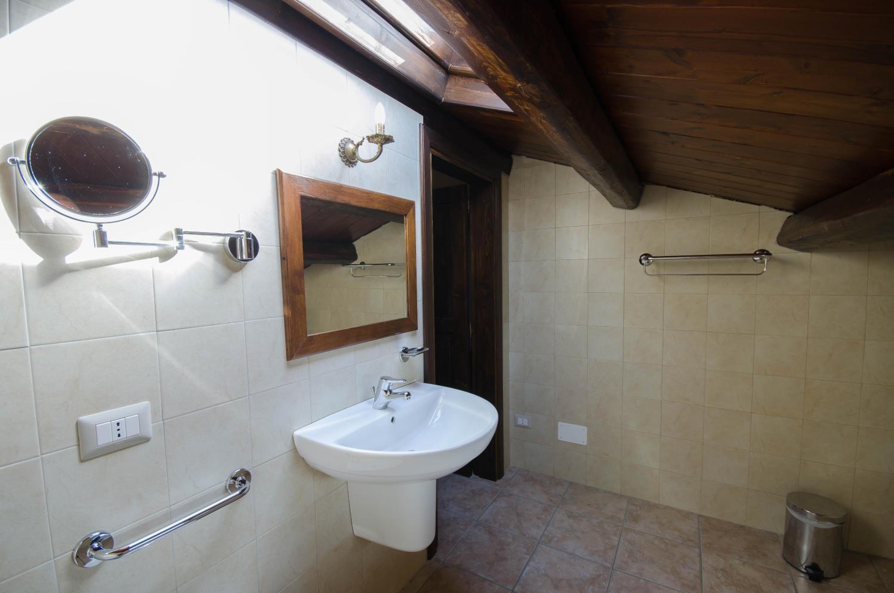 Superior King Room photo 2