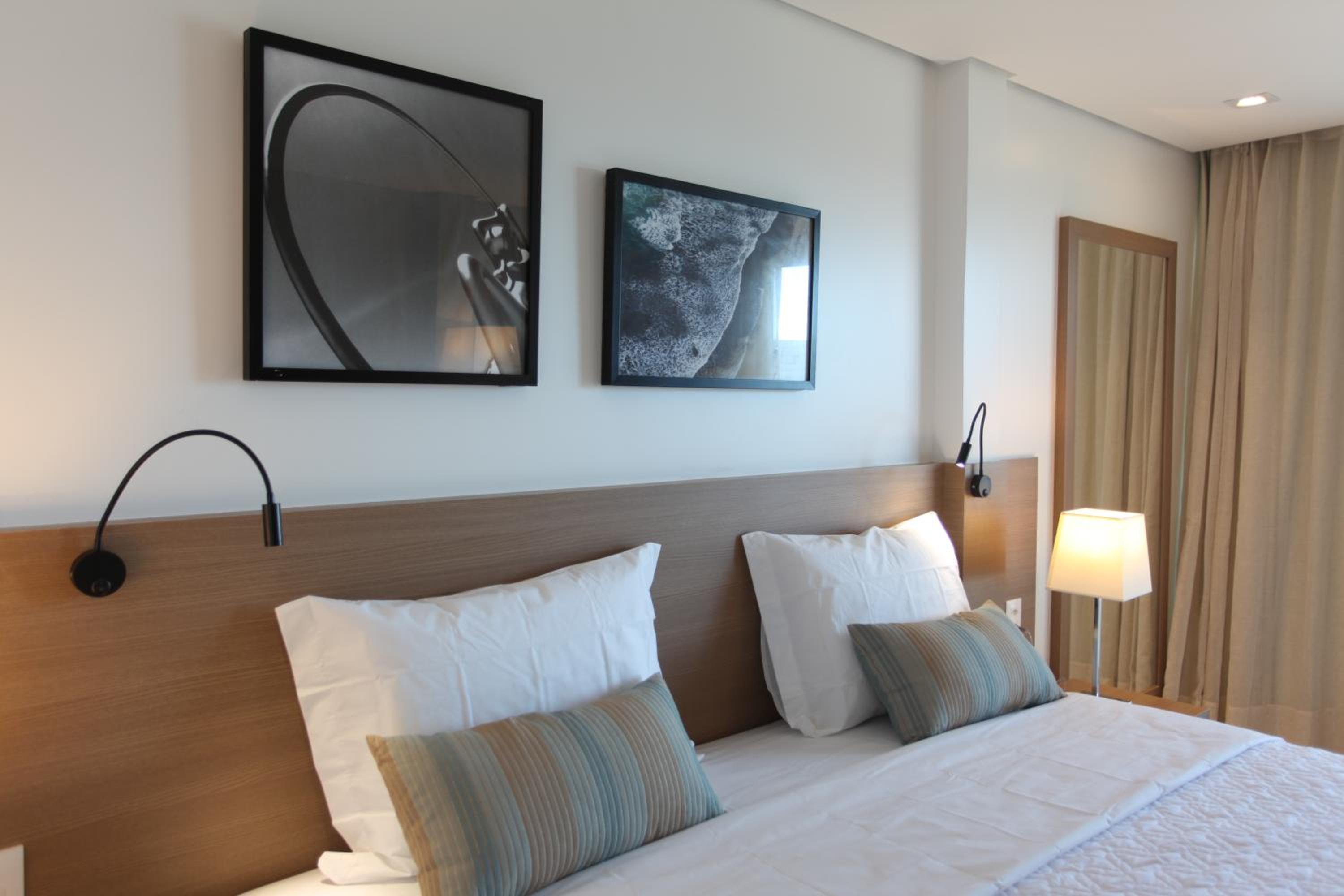 Deluxe Room with Sea View thumbnail 6