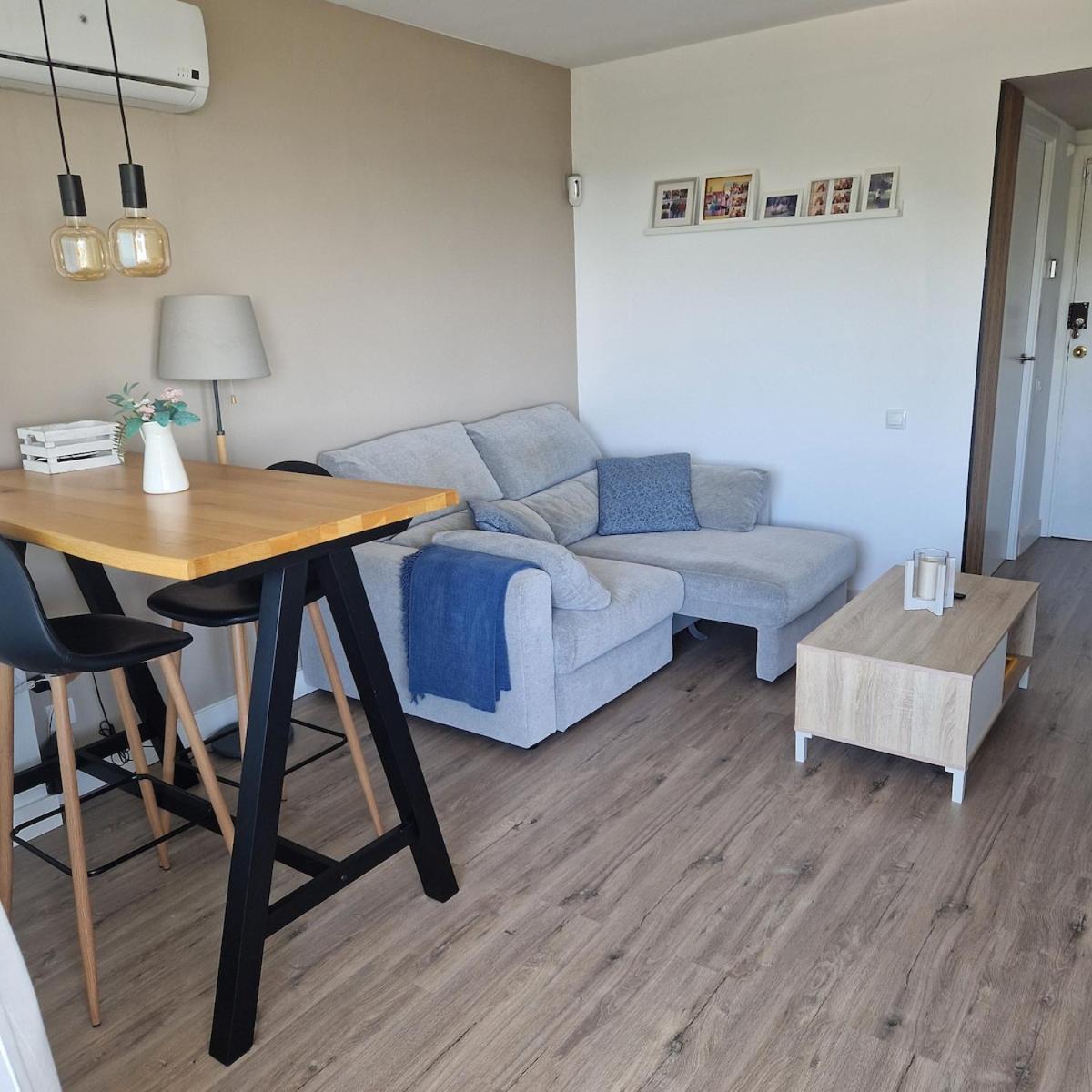 One-Bedroom Apartment photo 2