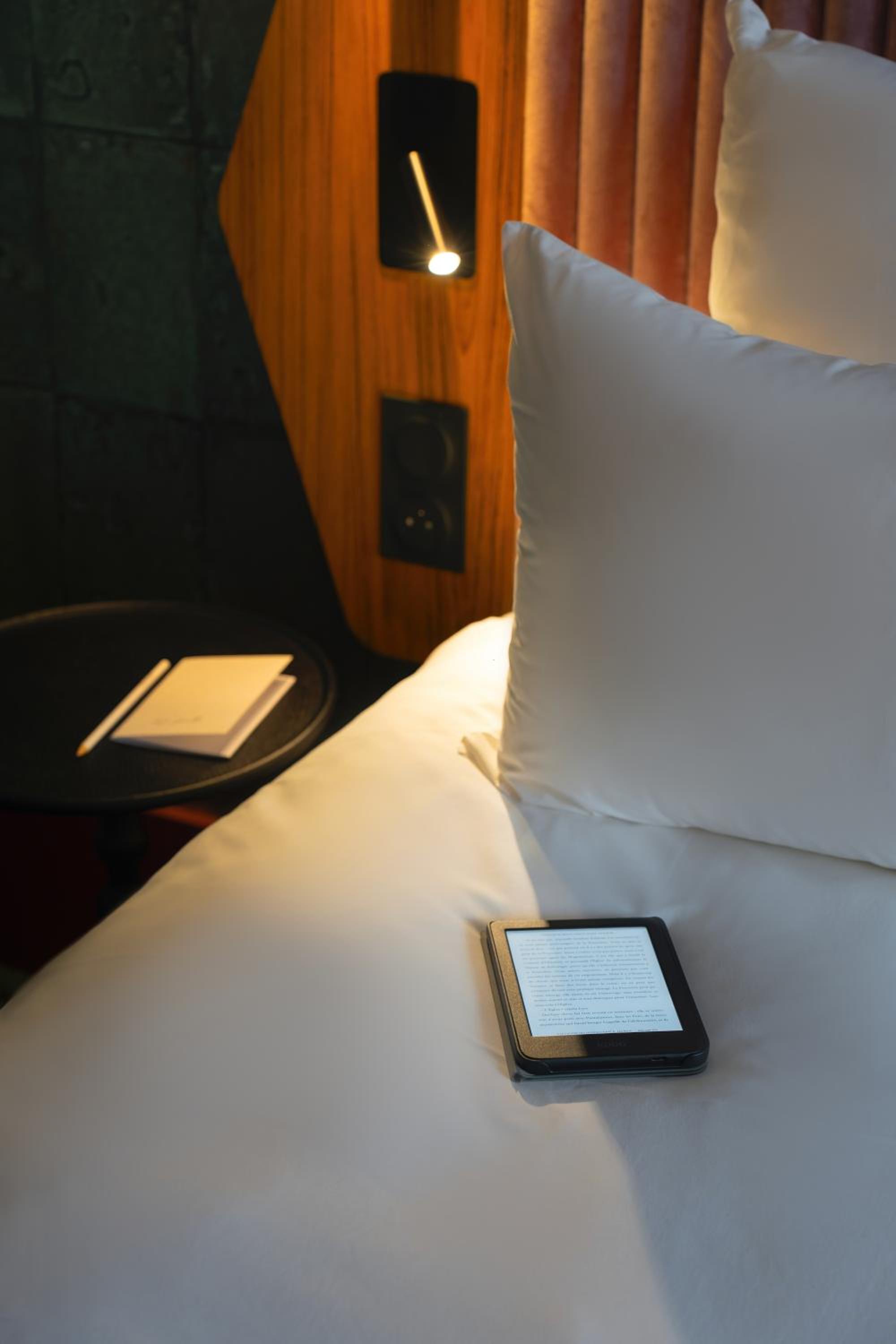 Junior Suite with Double Bed and Sofa Bed - Photo 15