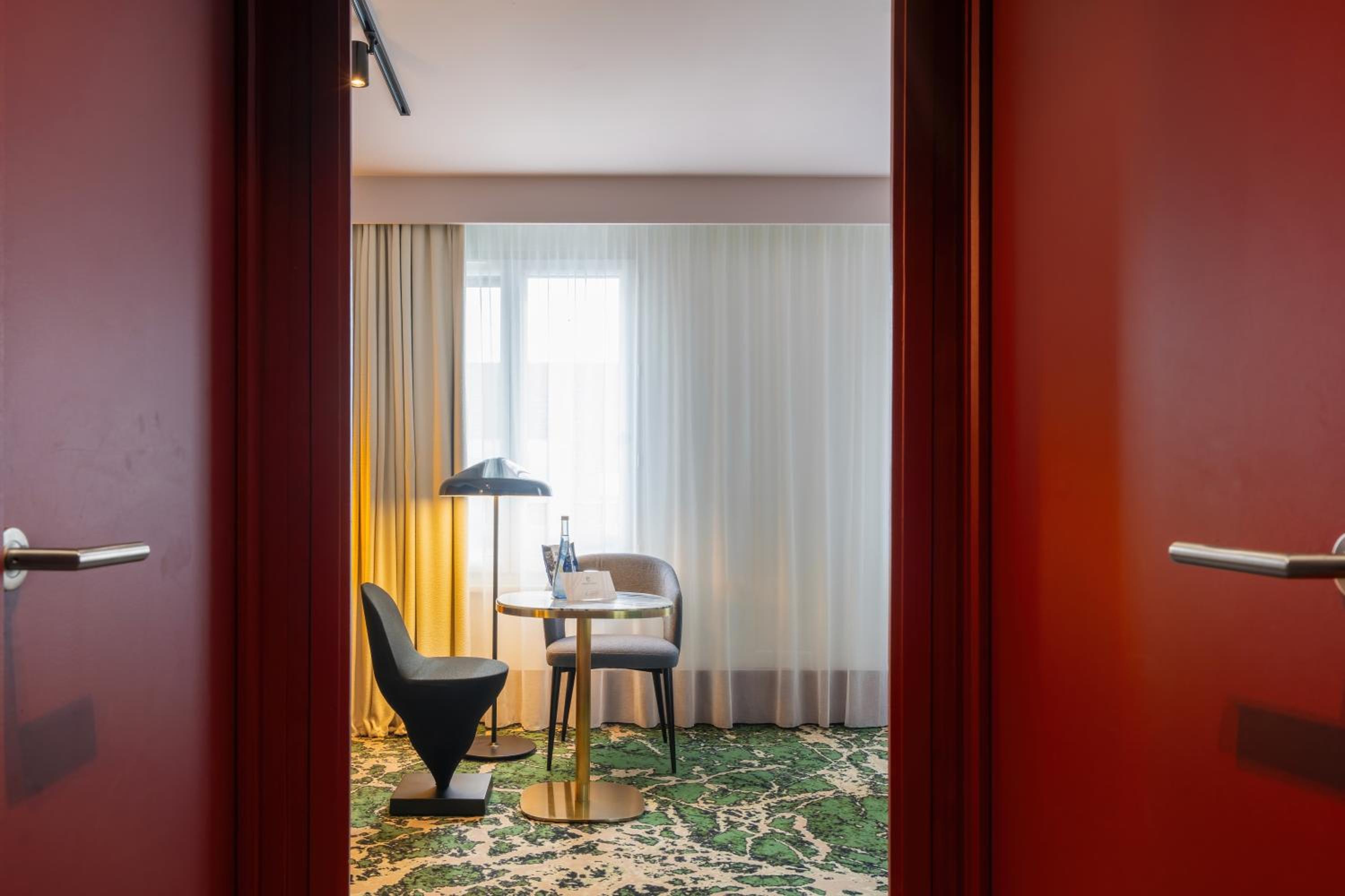 Deluxe Queen Room - Photo 18
