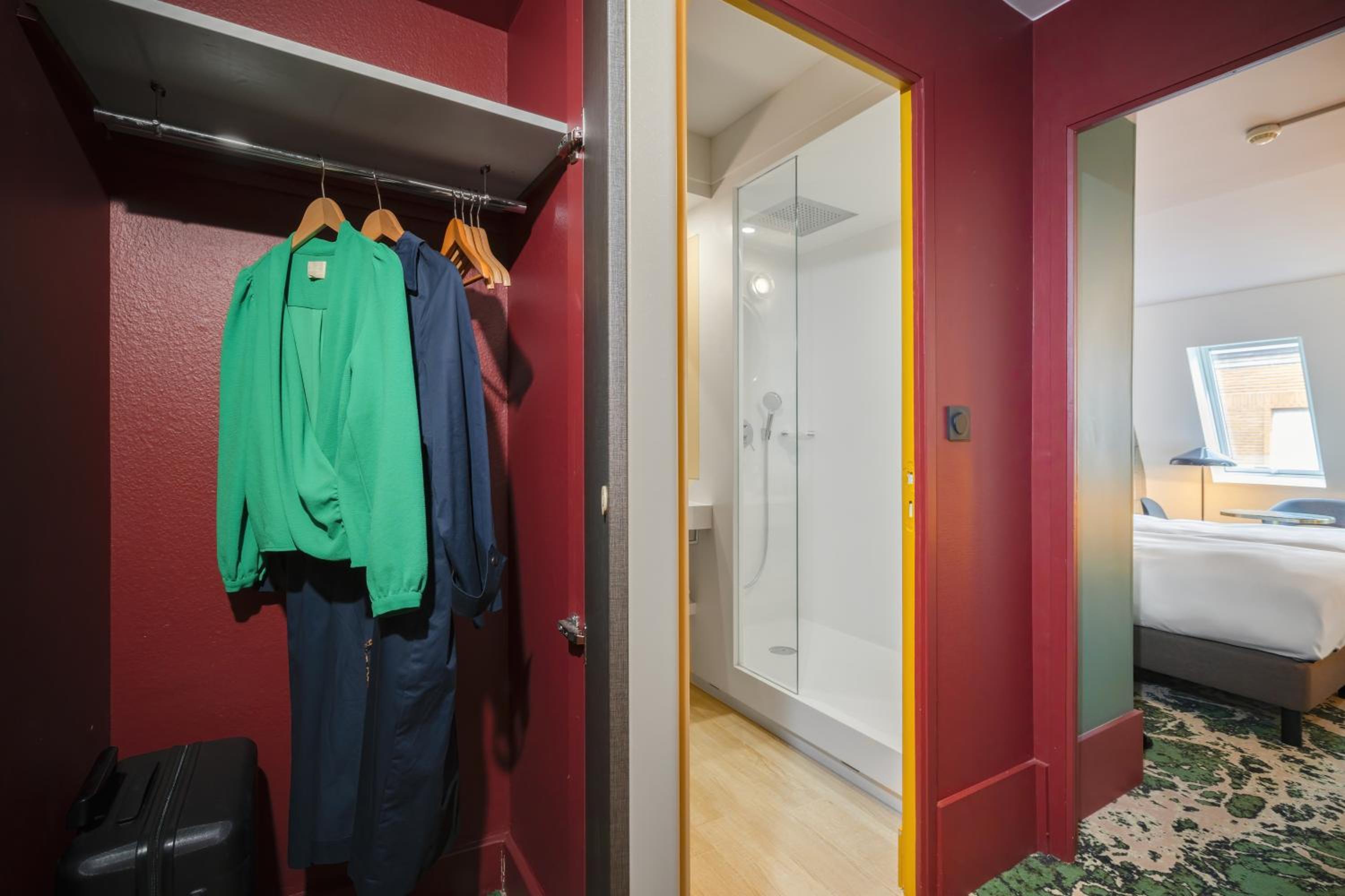 Deluxe Queen Room - Photo 21