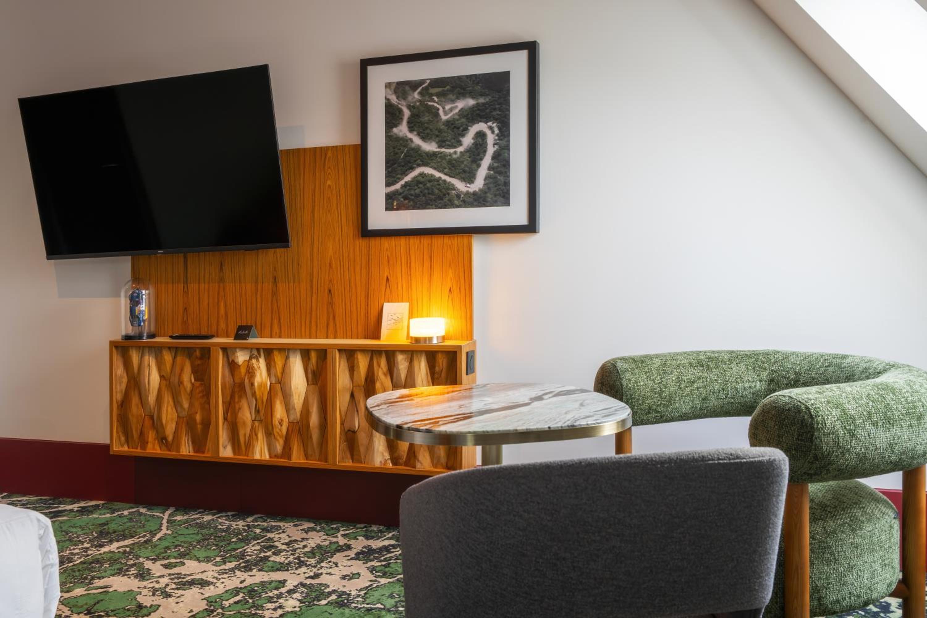 Deluxe Suite with One Queen Bed and Sofa - Photo 14