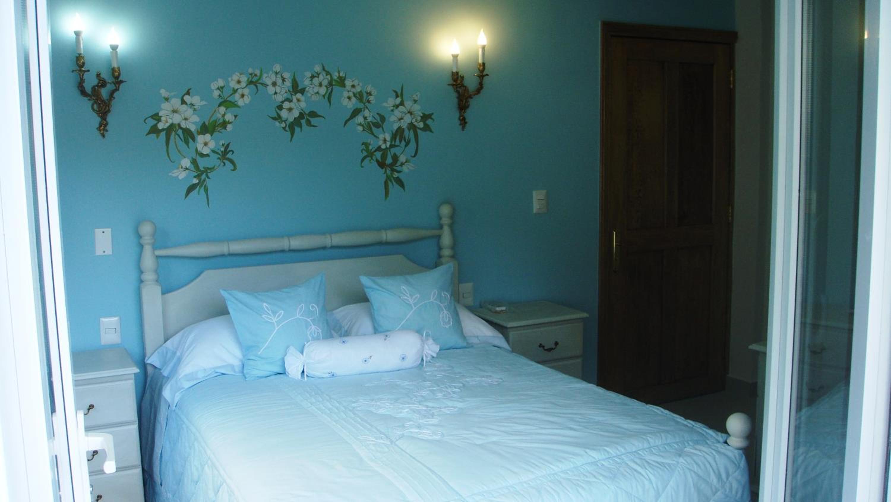 Deluxe Double Room with Side Sea View