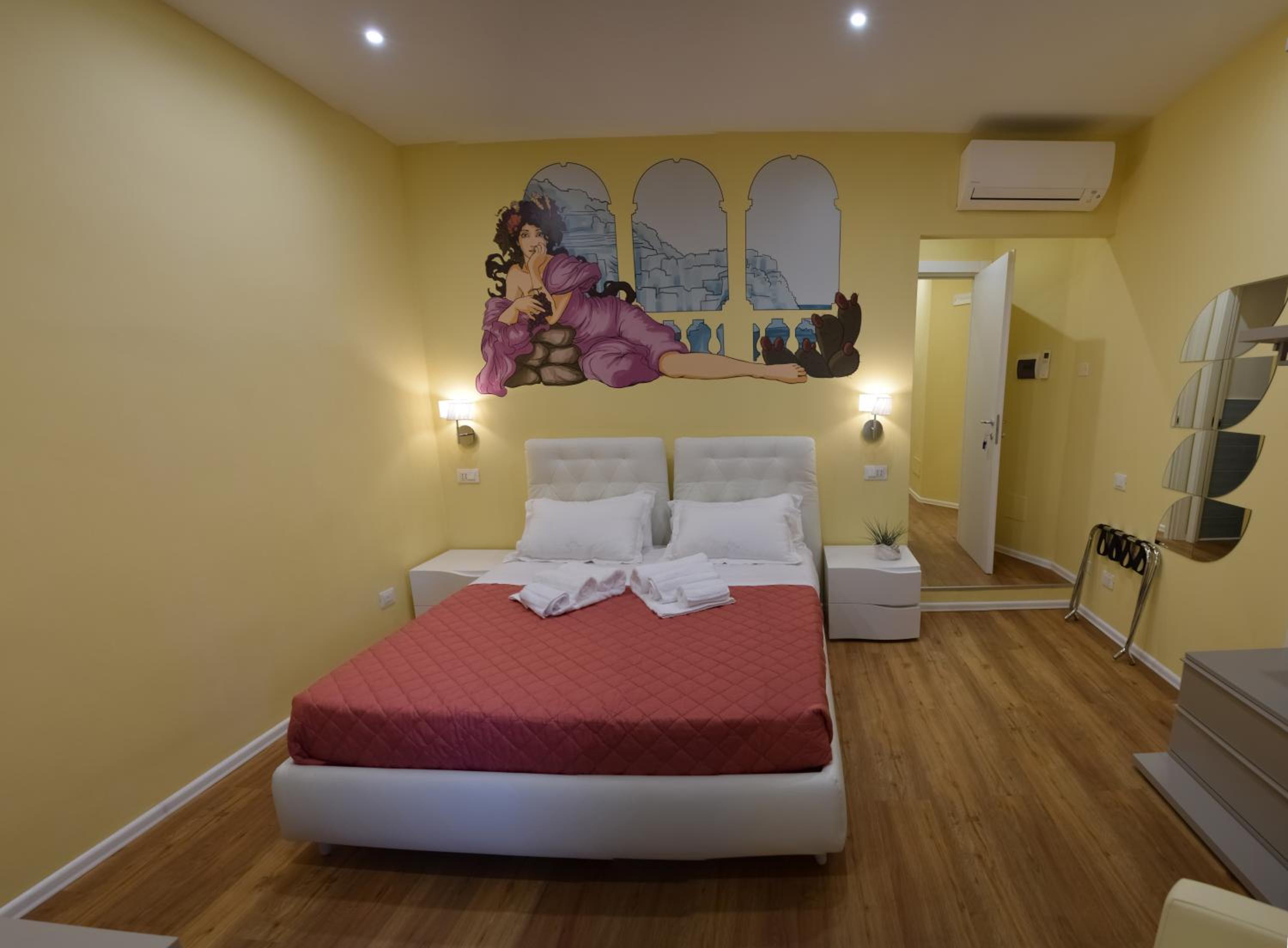 Large Double Room - Photo 3