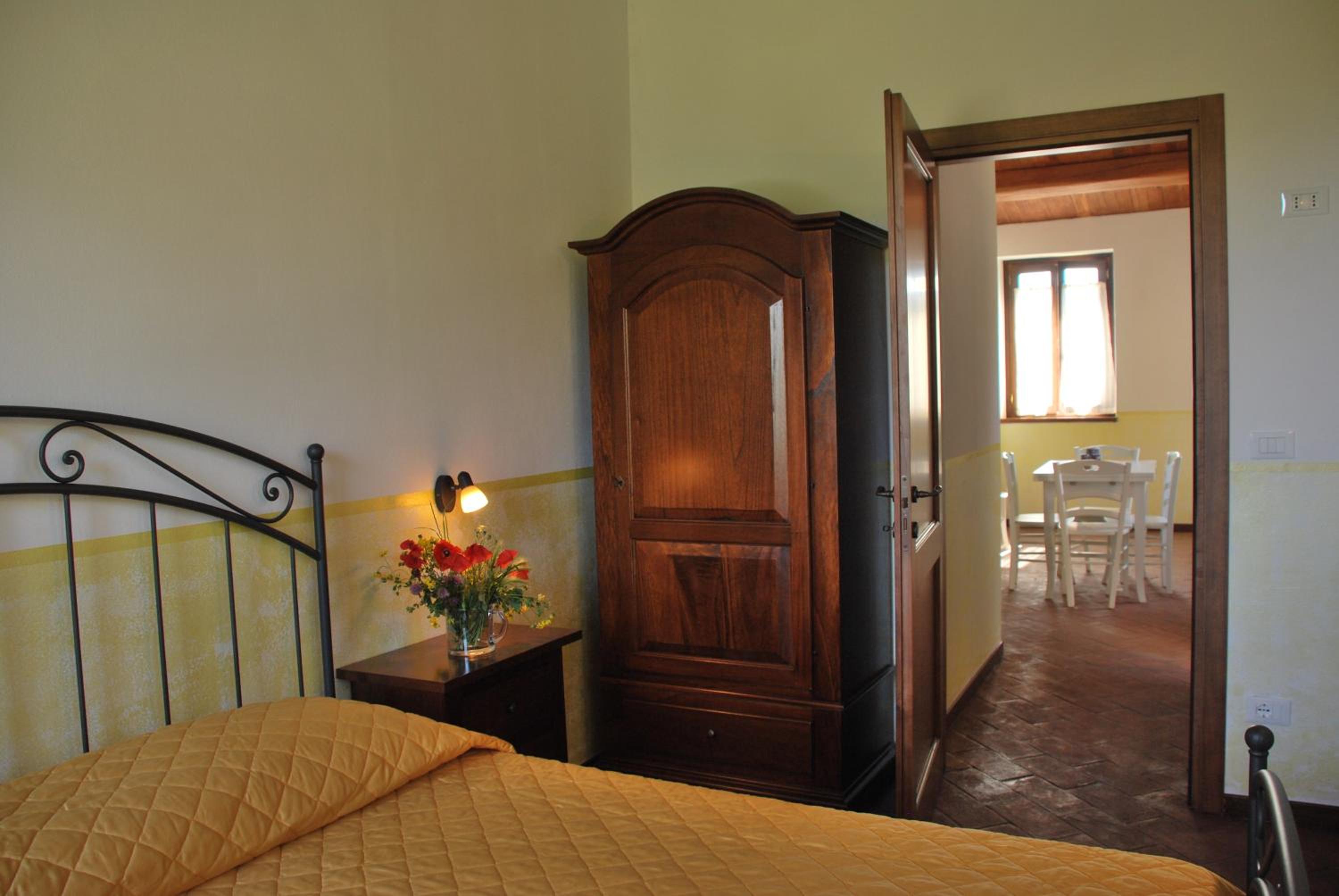 Standard King Room photo 3