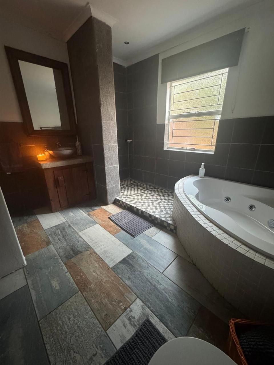 Budget Double Room photo 3