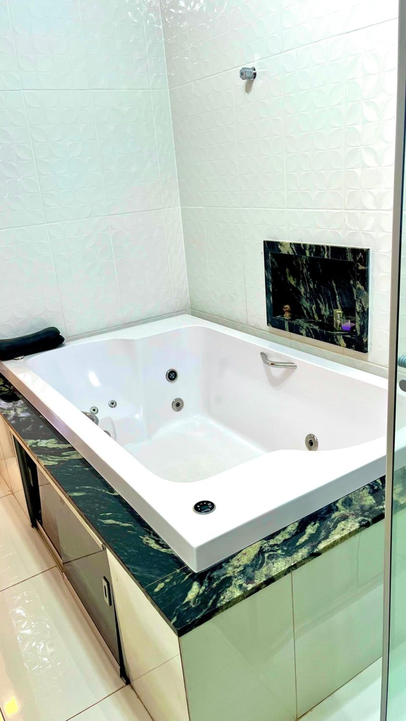 Double Room with Spa Bath photo 1