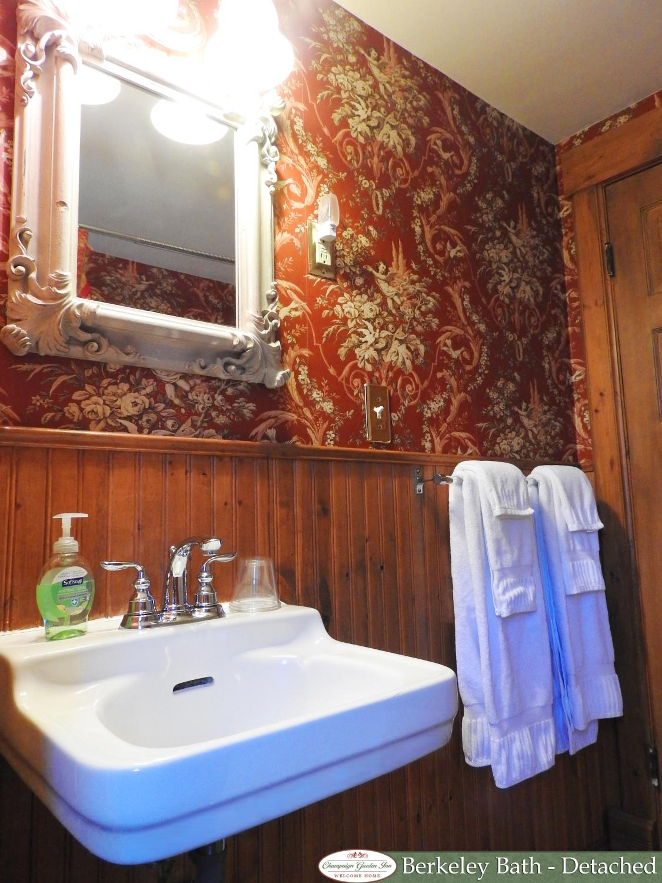 Double Room with Private External Bathroom photo 3