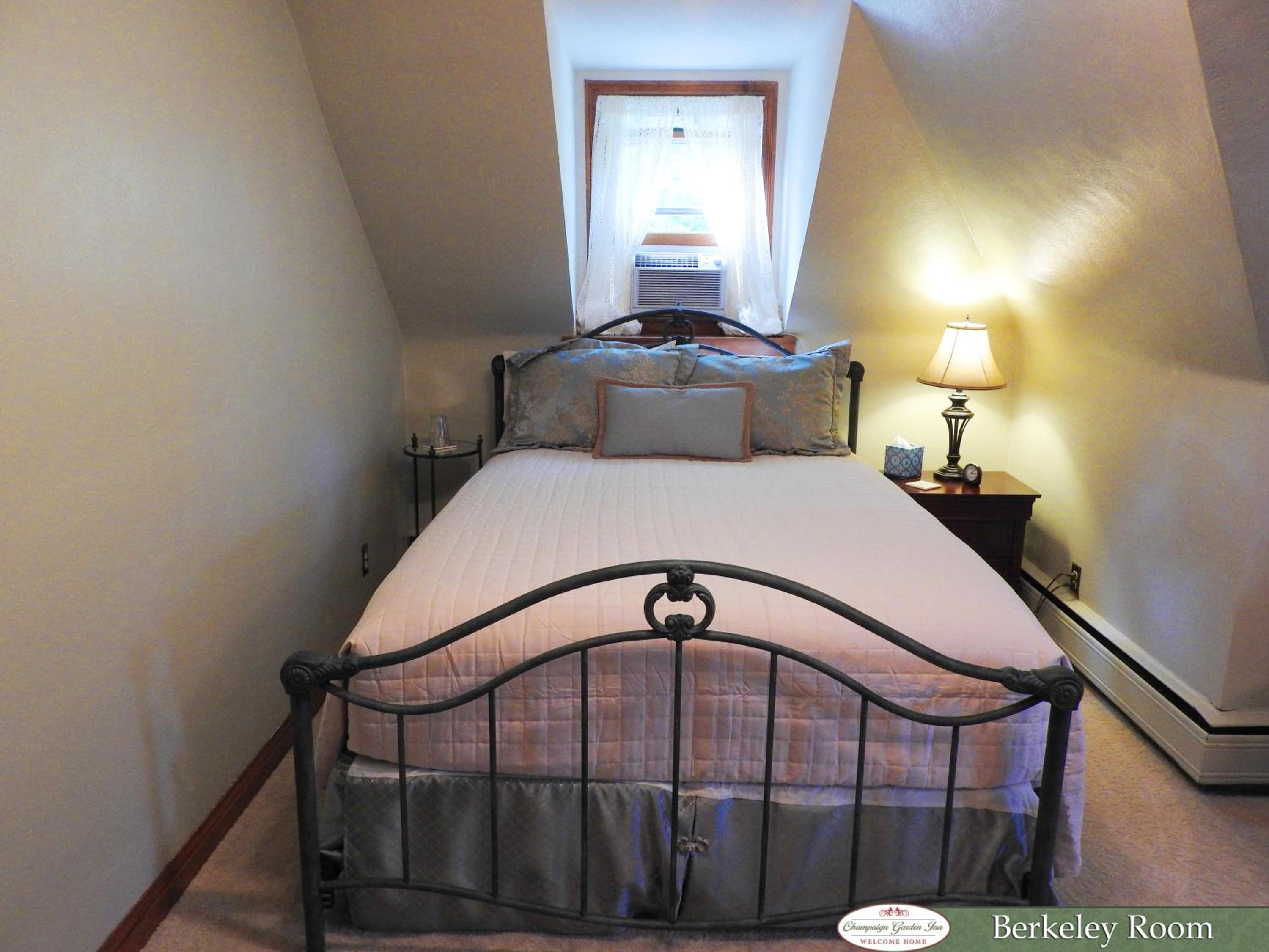 Double Room with Private External Bathroom photo 2