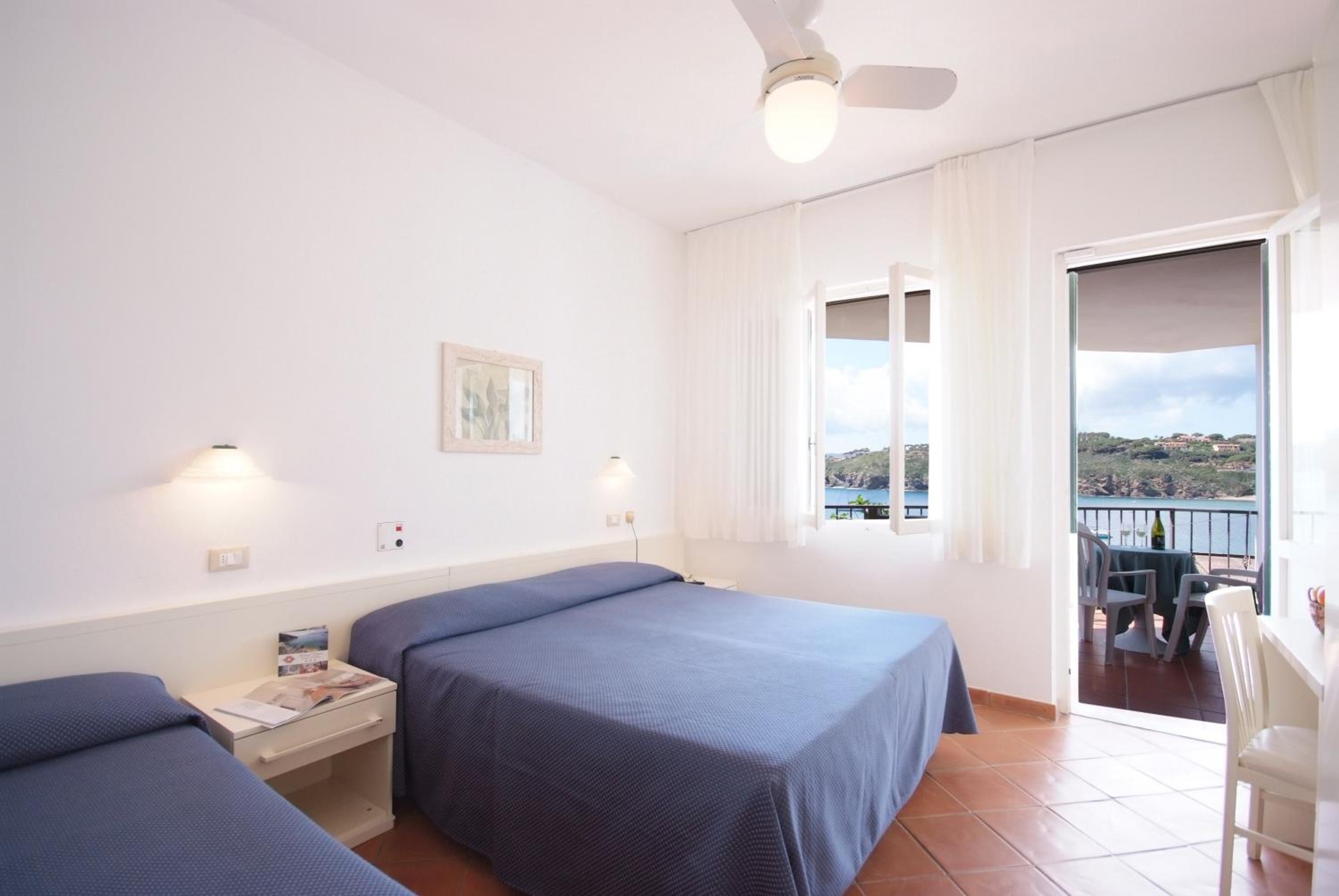 Double or Twin Room with Sea View photo 2