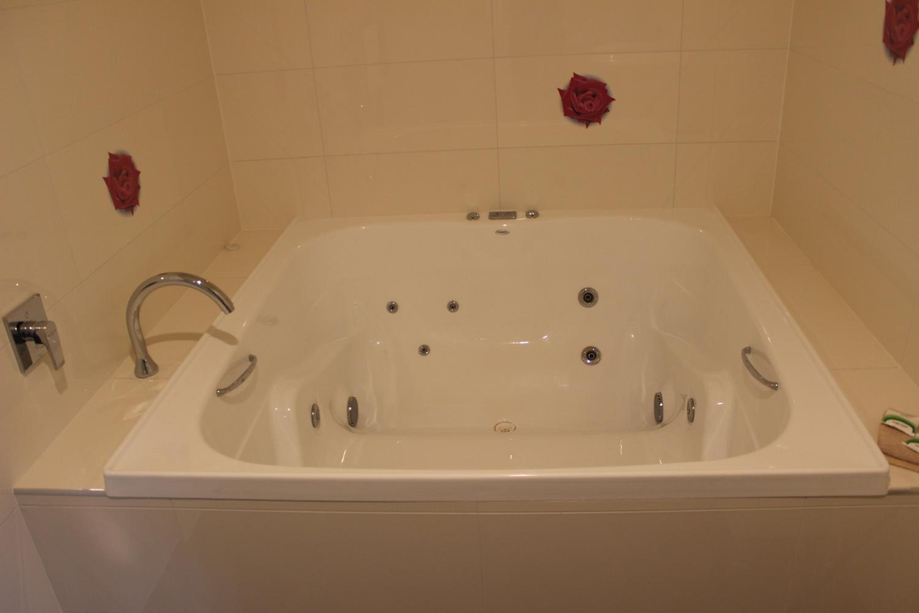 Deluxe Double or Twin Room with Spa Bath photo 3