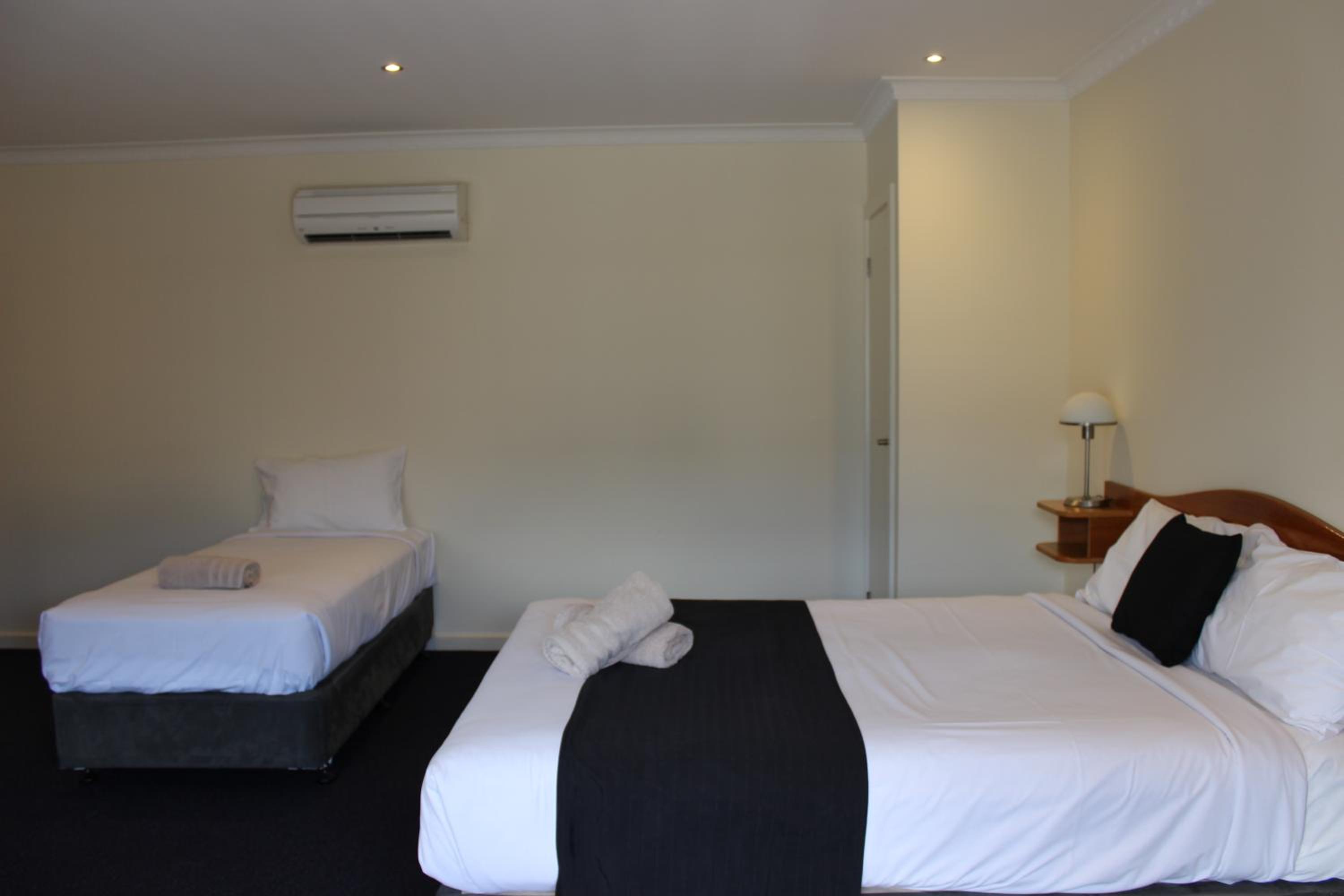 Deluxe Double or Twin Room with Spa Bath photo 2