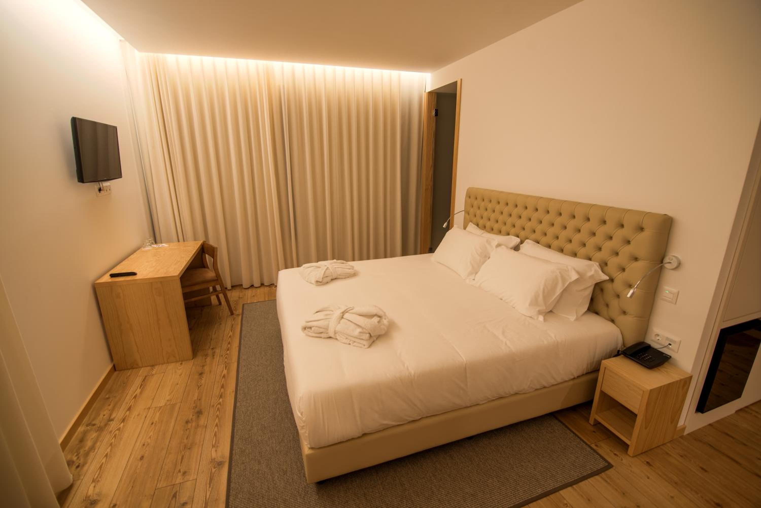 Deluxe Double Room With Extra Bed
