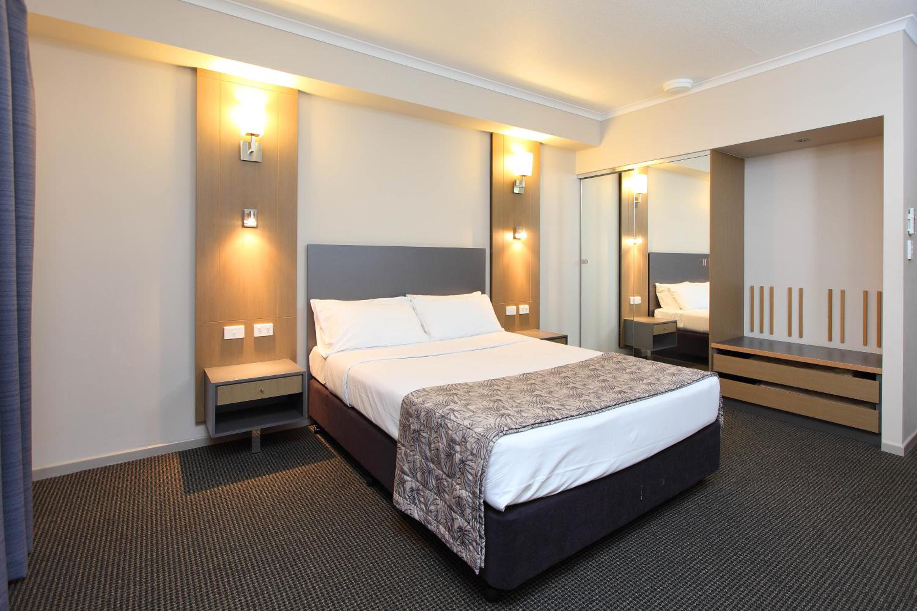 One-Bedroom Apartment - Photo 1