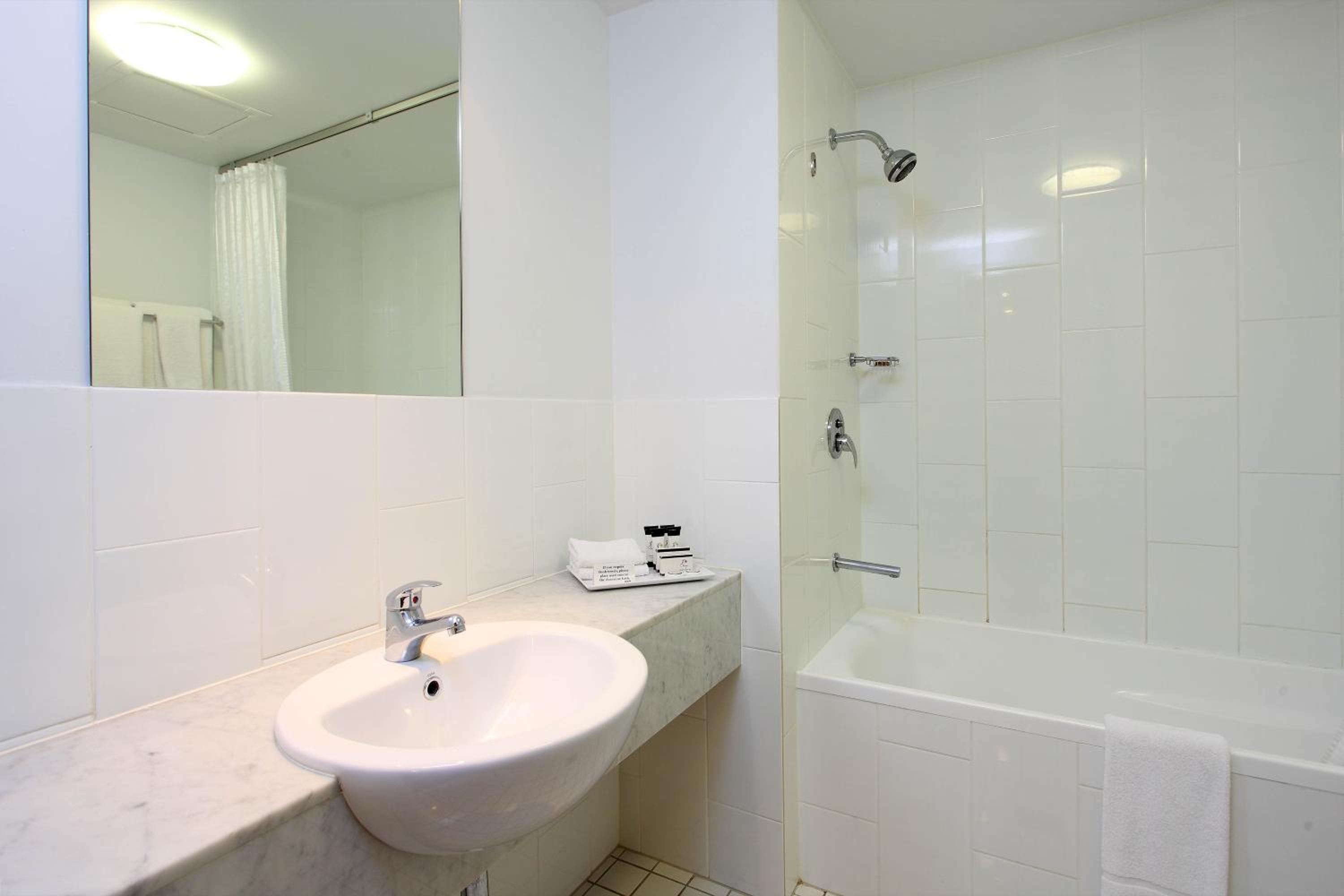 One-Bedroom Apartment - Photo 2
